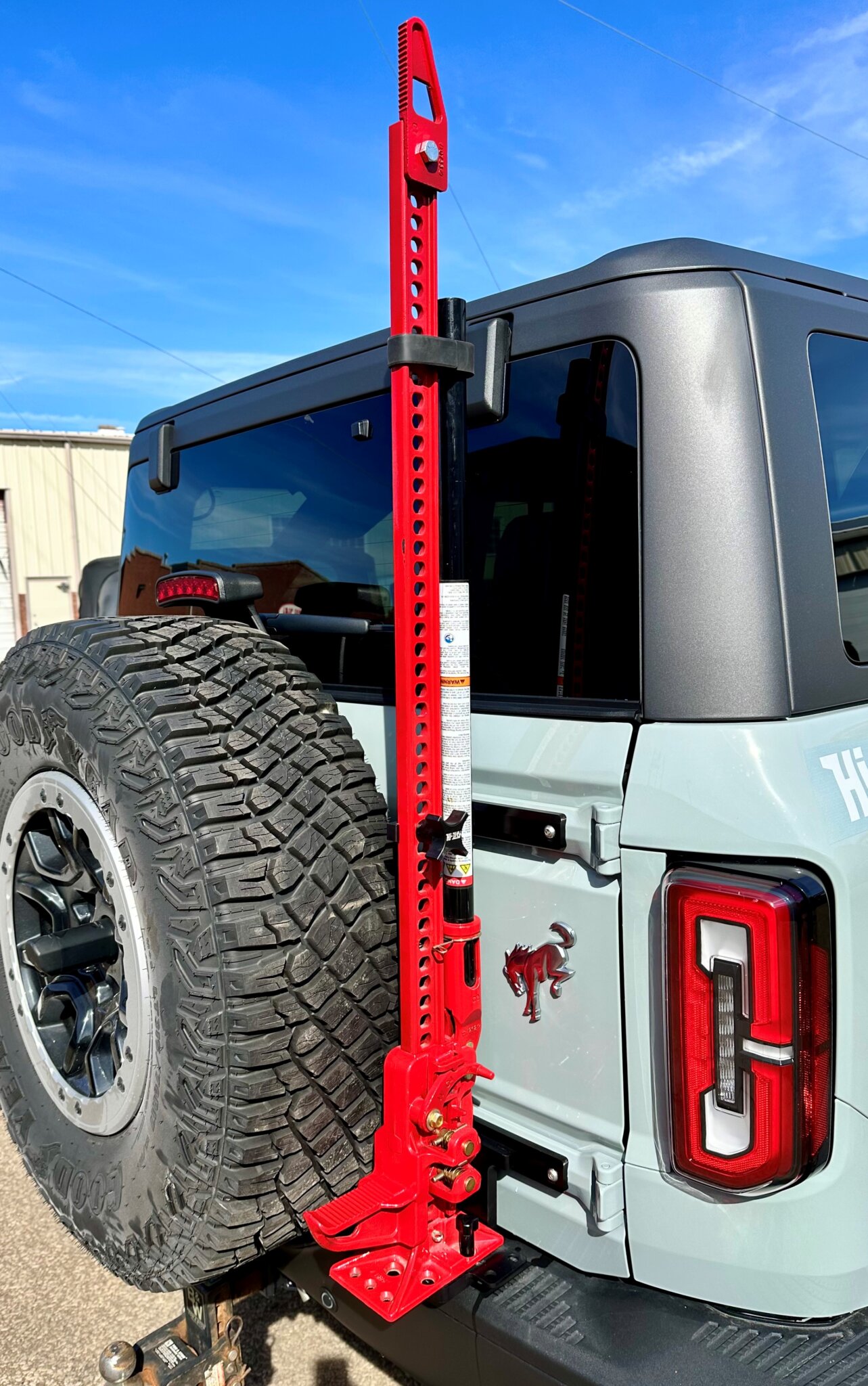 Hi-Lift Vertical Tailgate Mount overland news 