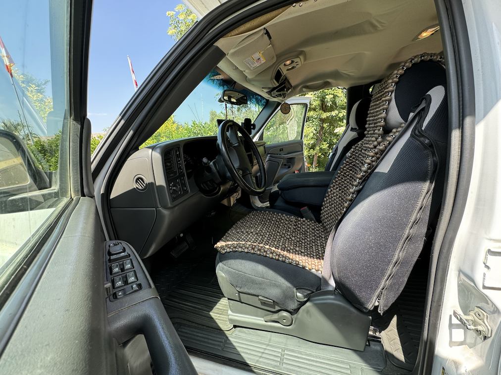 GMC Sierra interior 