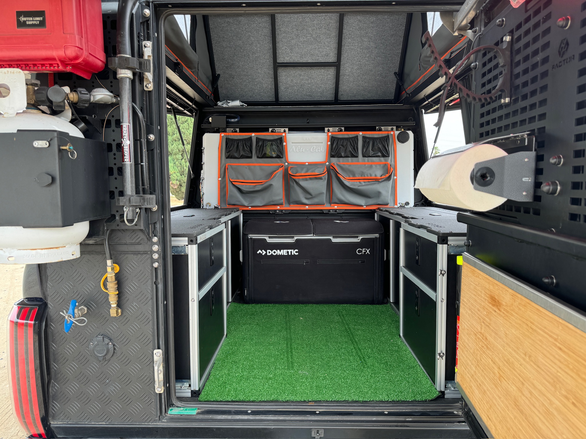 Alu-Cab canopy camper