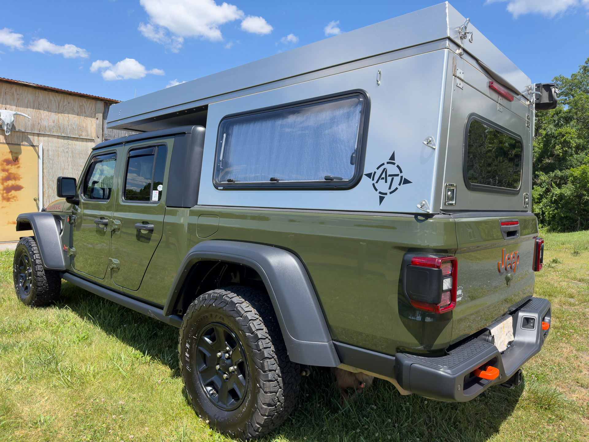 Gladiator overland camper 