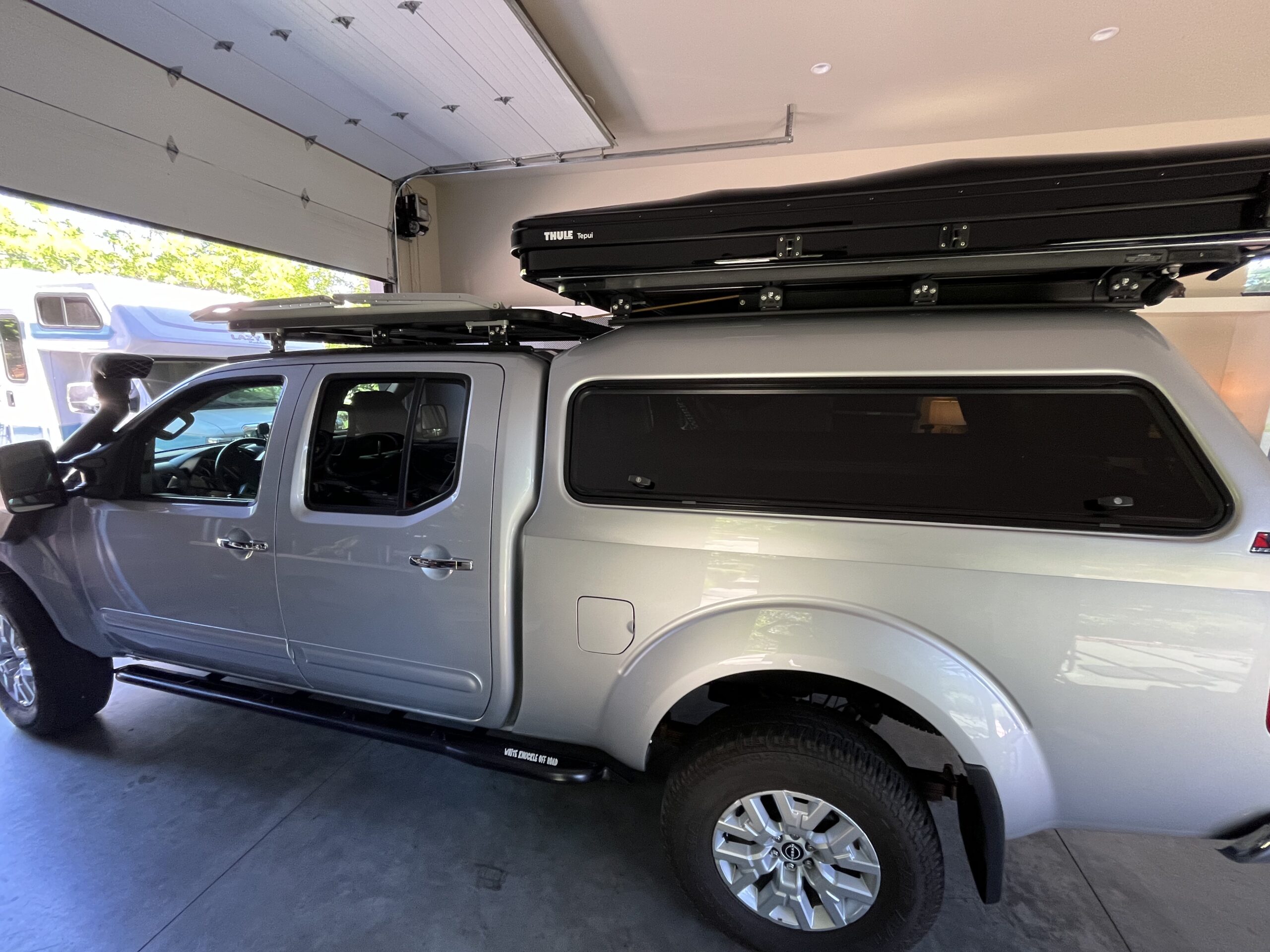 Nissan Frontier Leer topper 