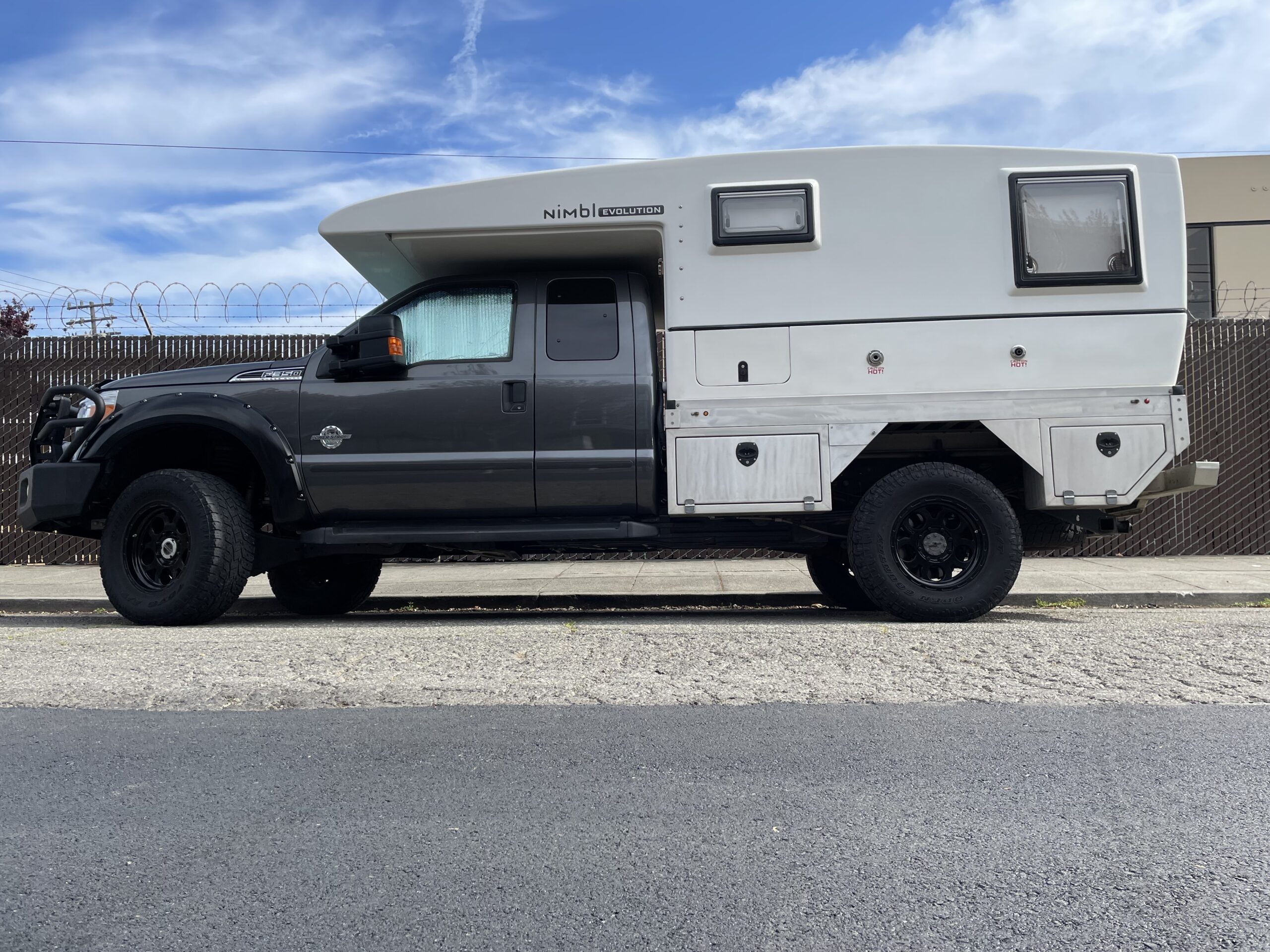 Ford F-350 4x4 overland