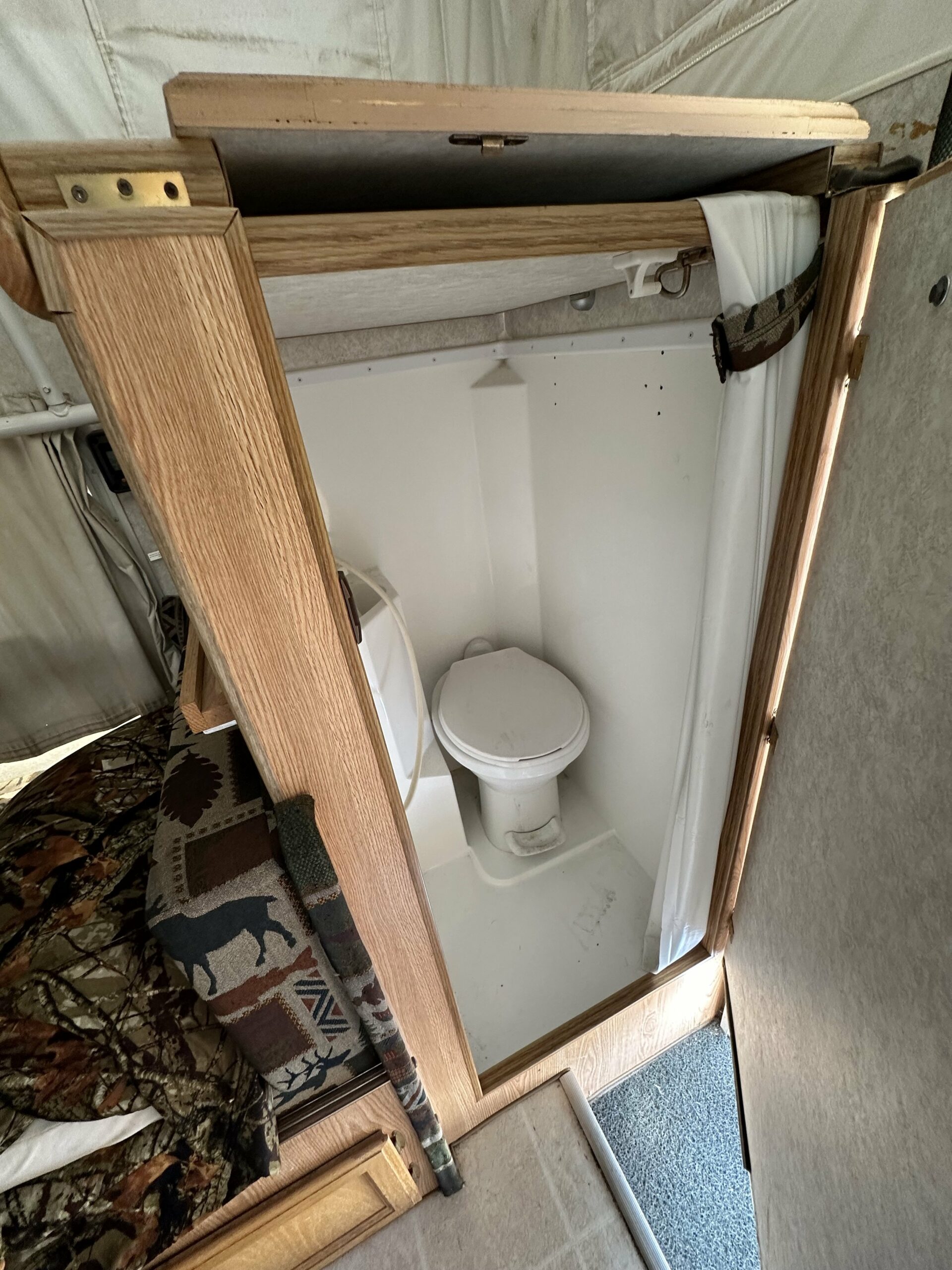 Outfitter Manufacturing Camper bathroom