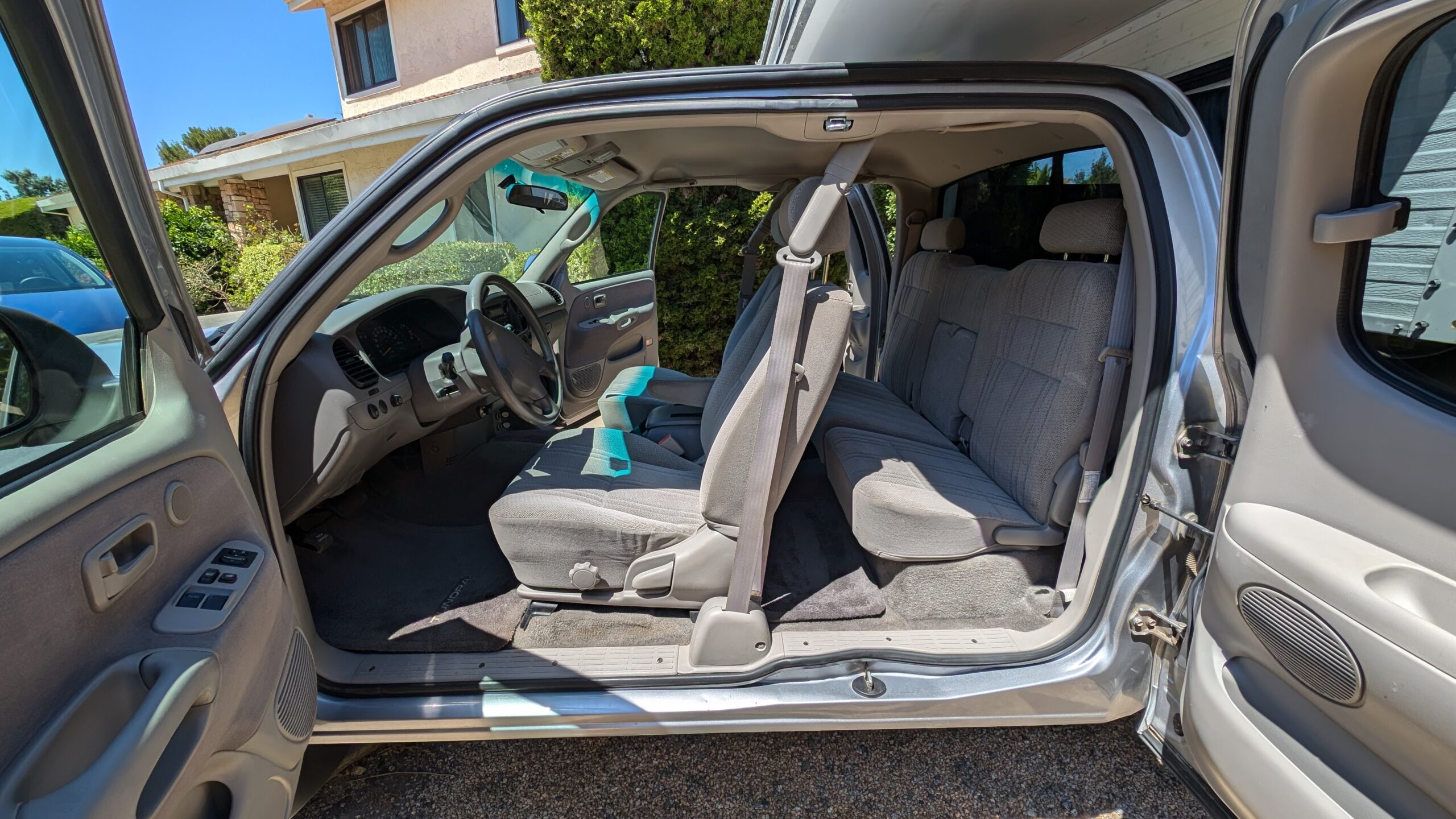 Toyota Tundra first gen interior 