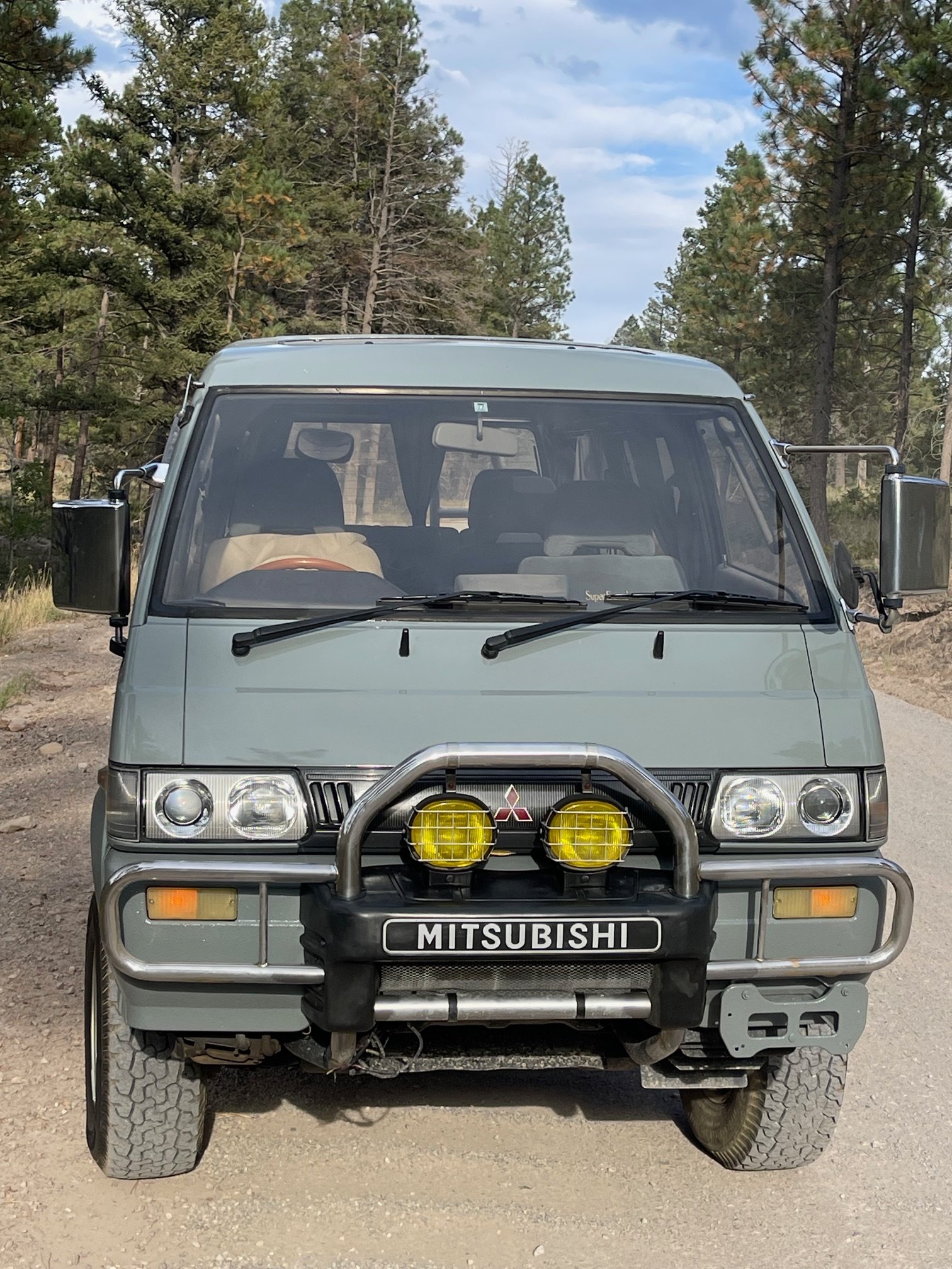 Mitsubishi Delica L300 overlanding