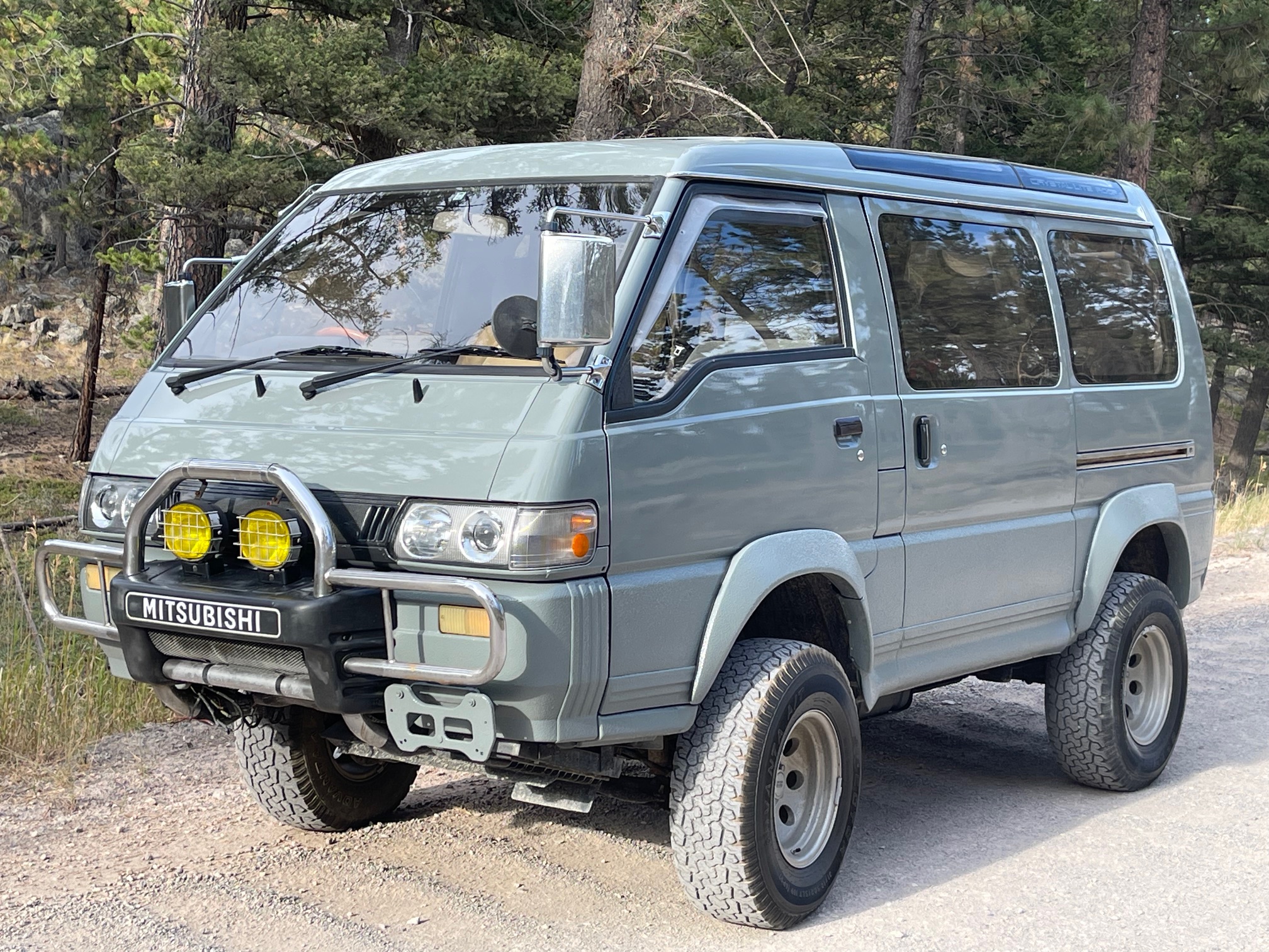 Mitsubishi Delica L300