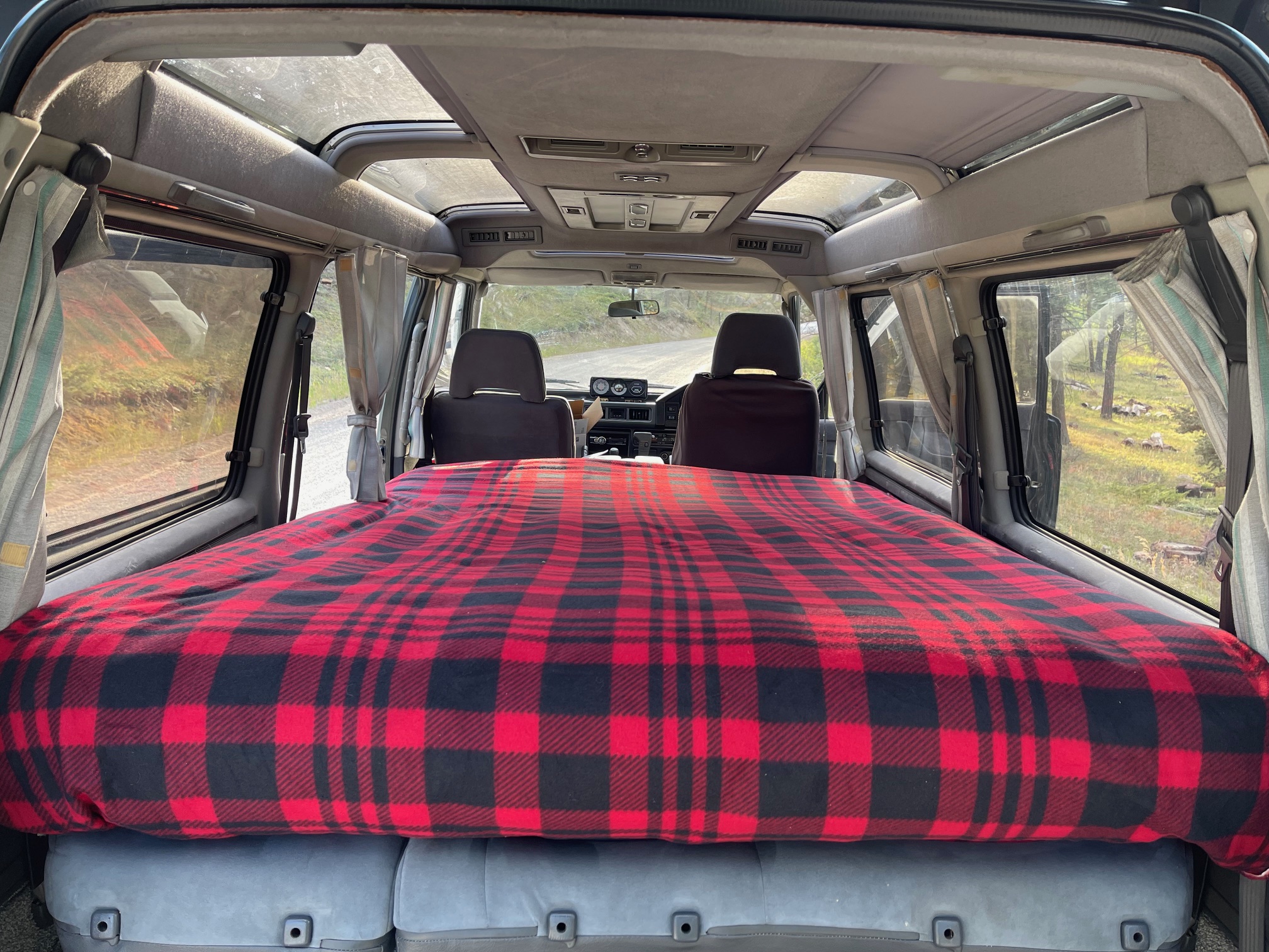 Delica L300 bed set up