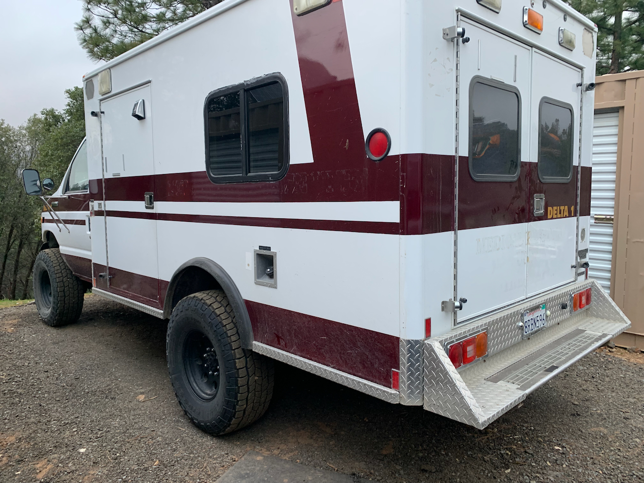 Ford E-350 4x4 ambulance 