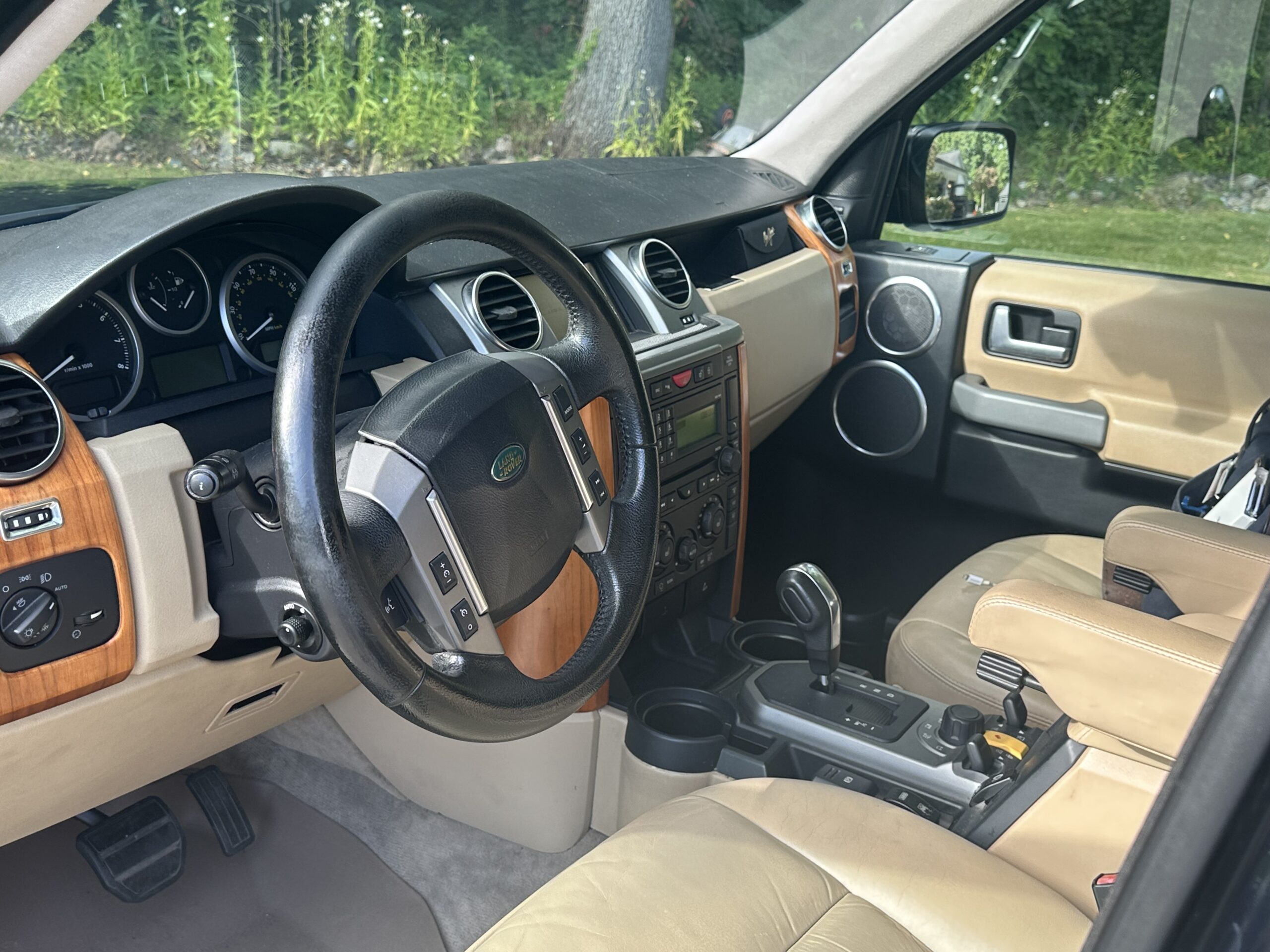 Land Rover LR3 interior 