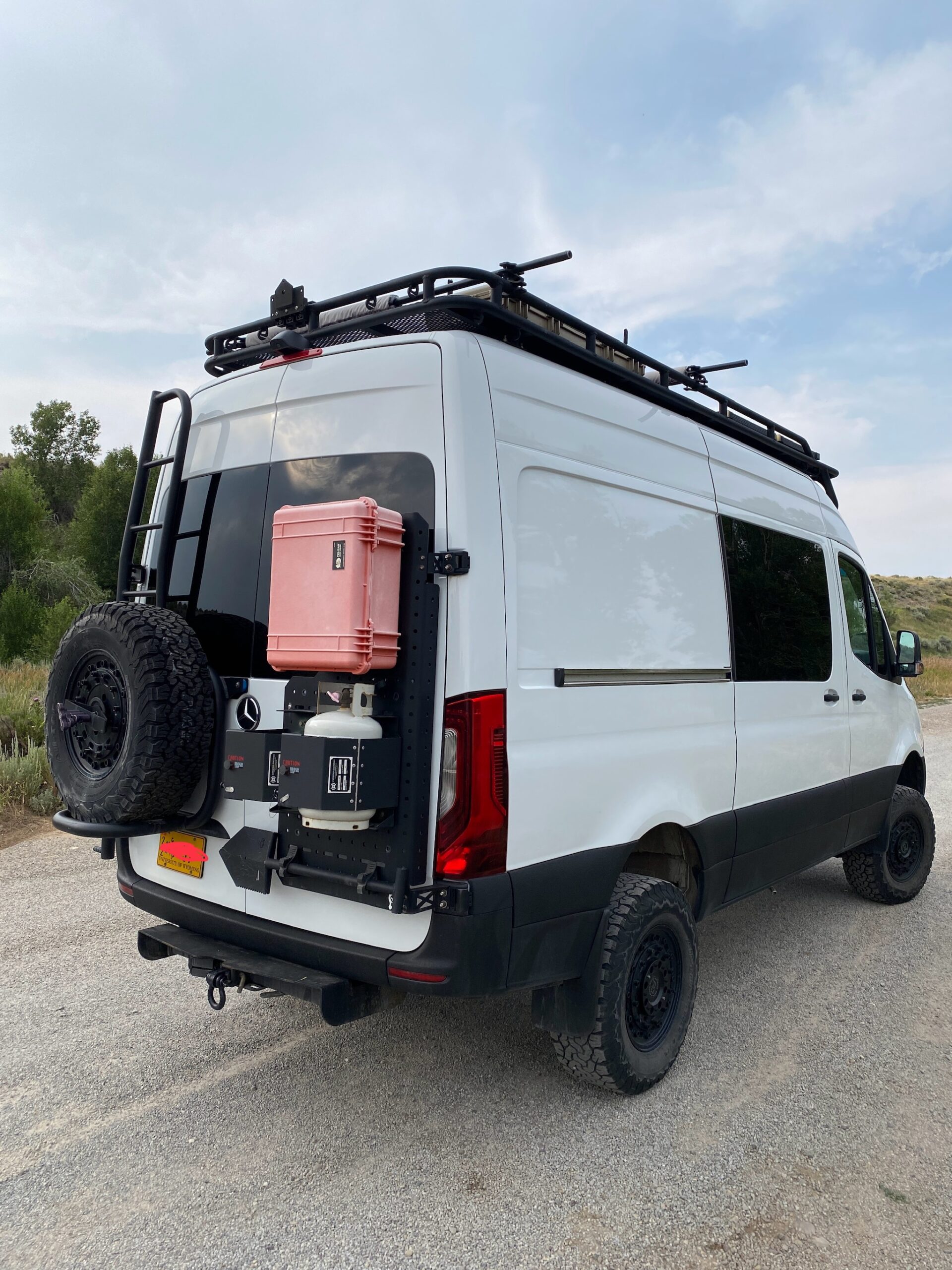 Mercedes Sprinter 4x4 overland camper 