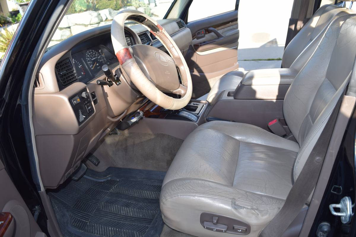 Lexus LX450 interior 