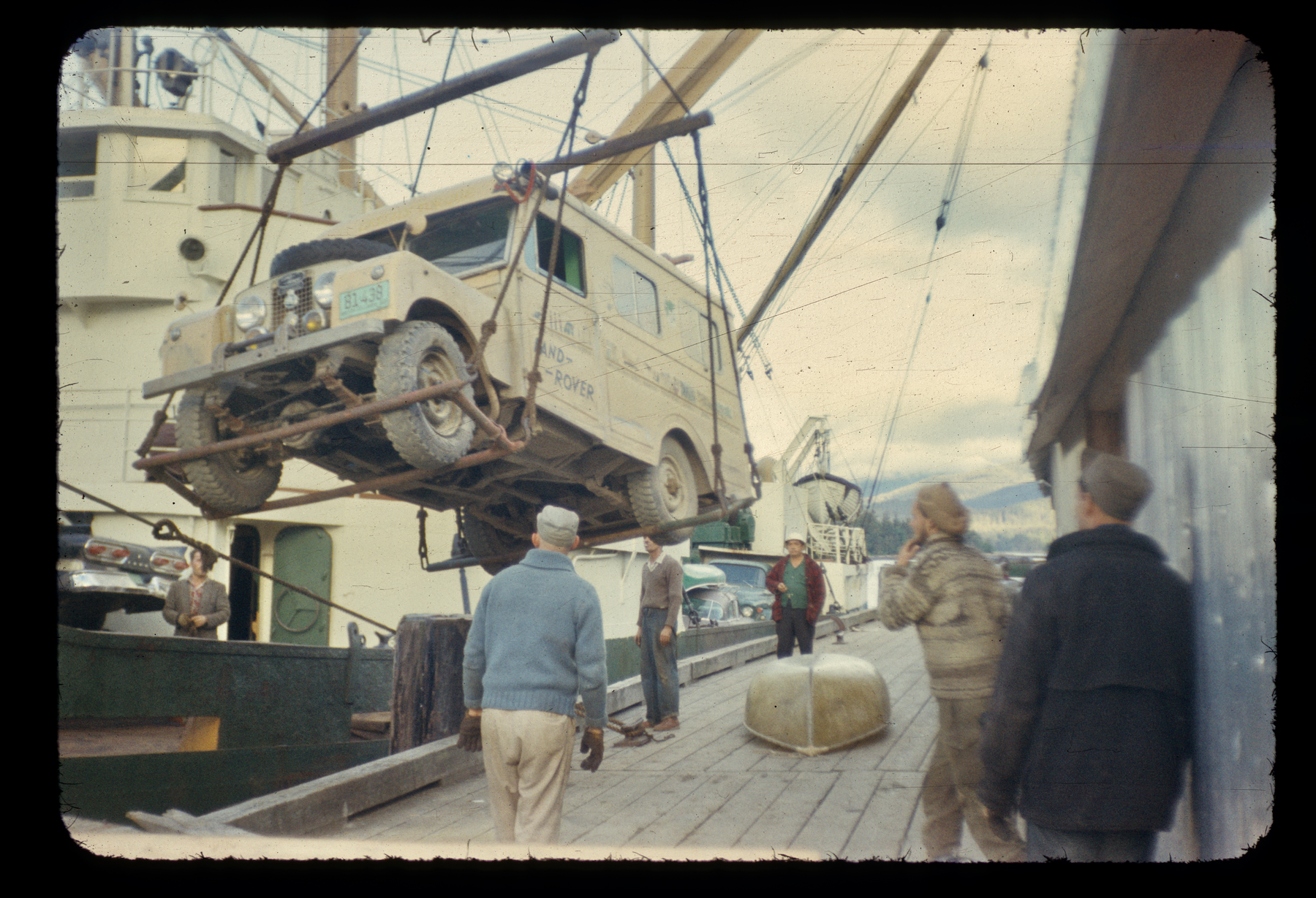 bateman and foster ship loading land rover