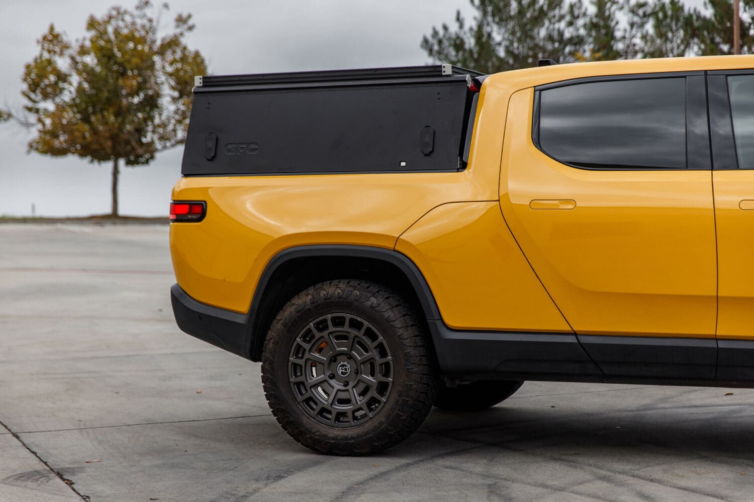 GoFastCampers Launches Camper and Bed Cap for Rivian R1T - Expedition ...