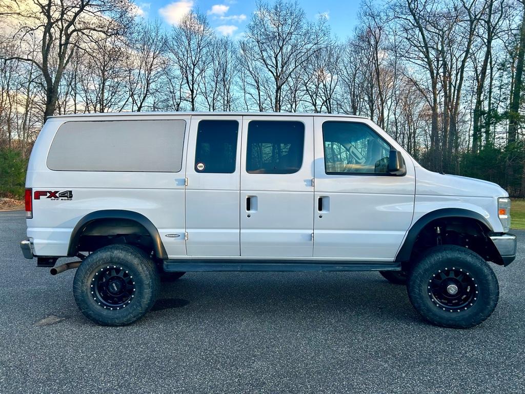 Ford E-350 4x4