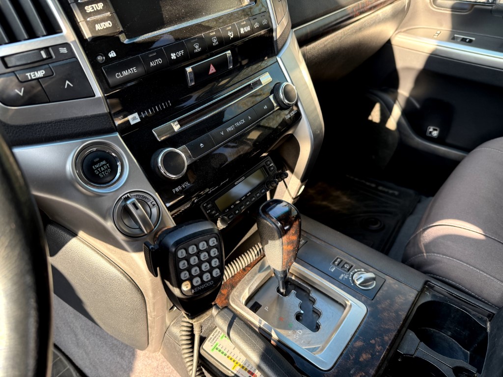 200 series interior