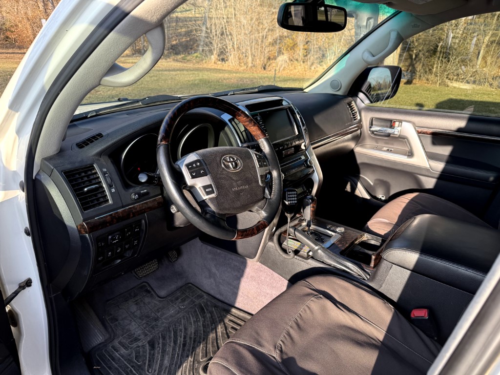 200 series interior