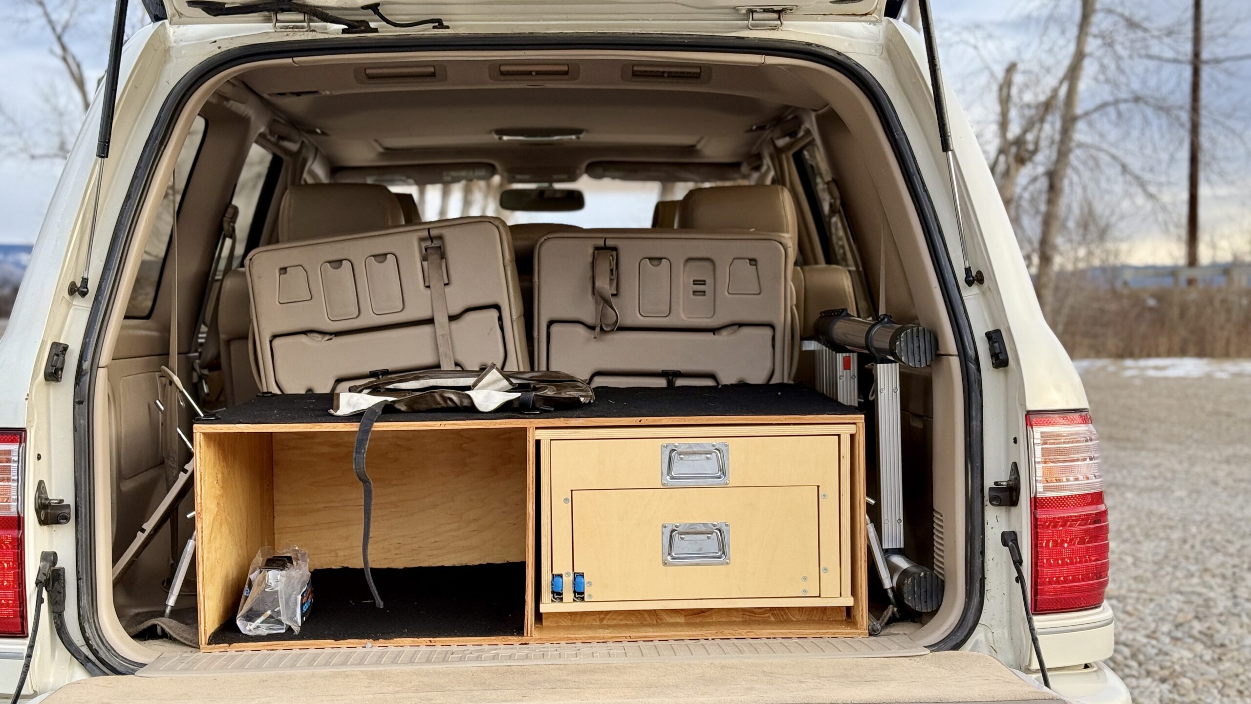 Lexus LX470 interior 