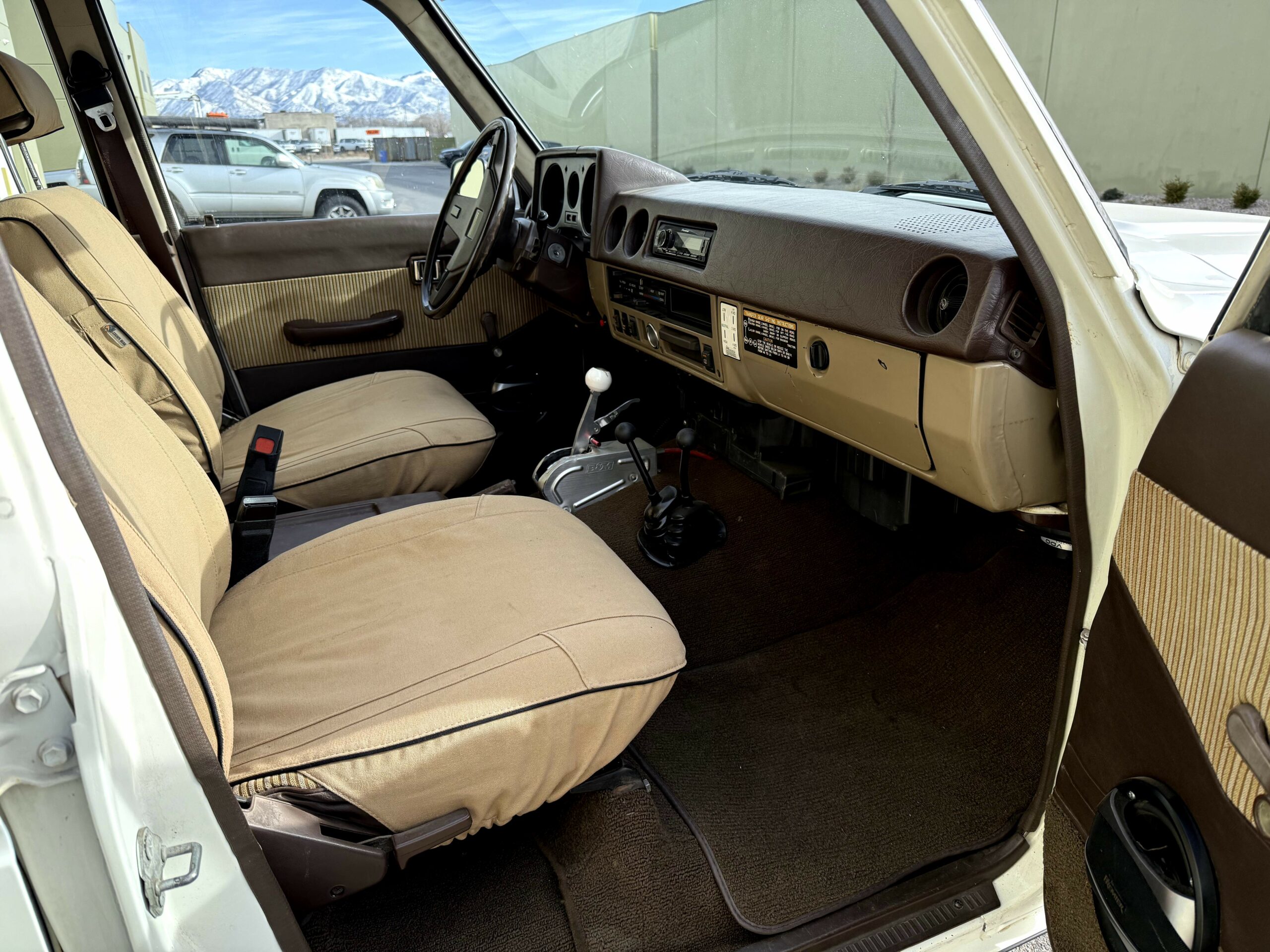 FJ60 cab interior 