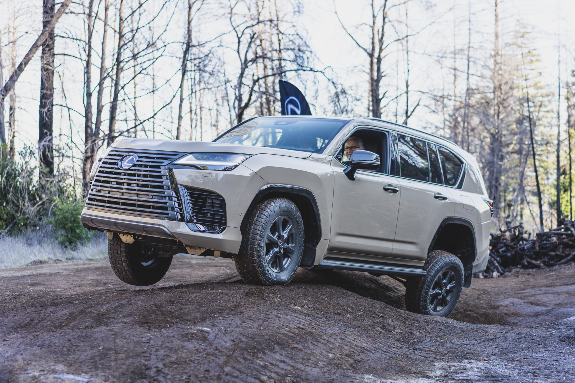 Lexus LX700 overtrail