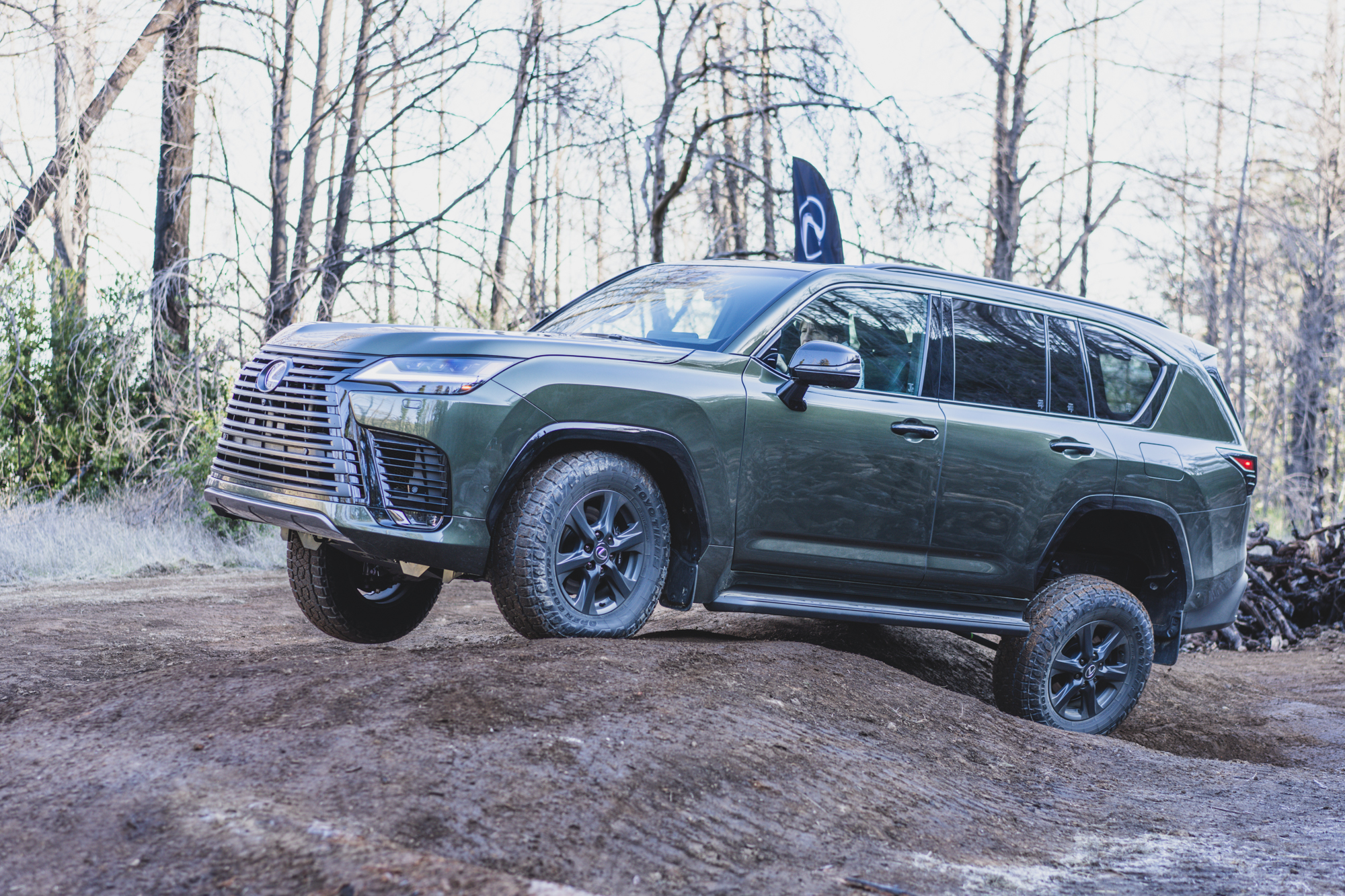 Lexus LX700 overtrail