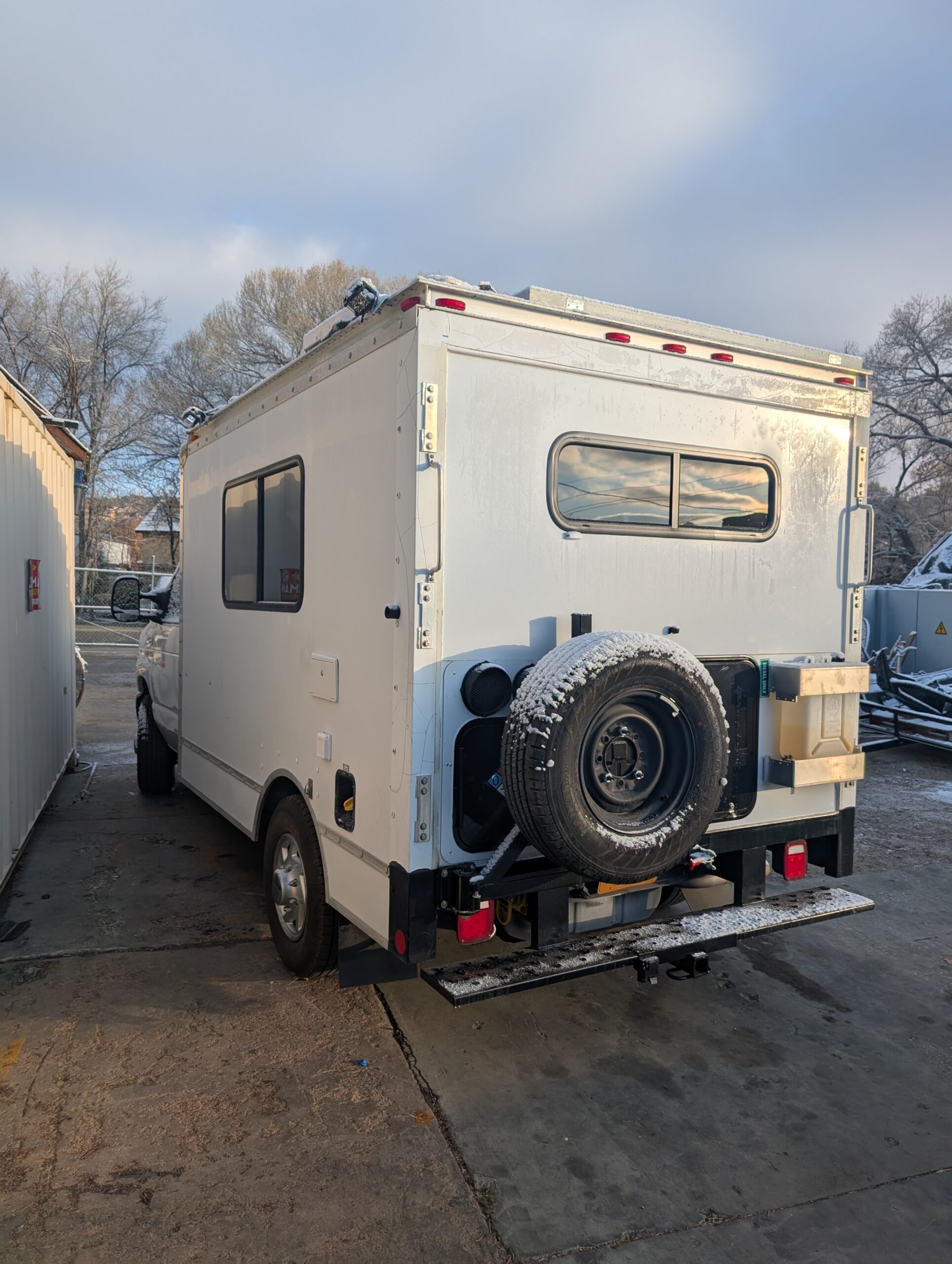 Ford E-350 overland 