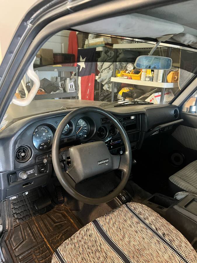 Toyota FJ62 Land Cruiser interior 