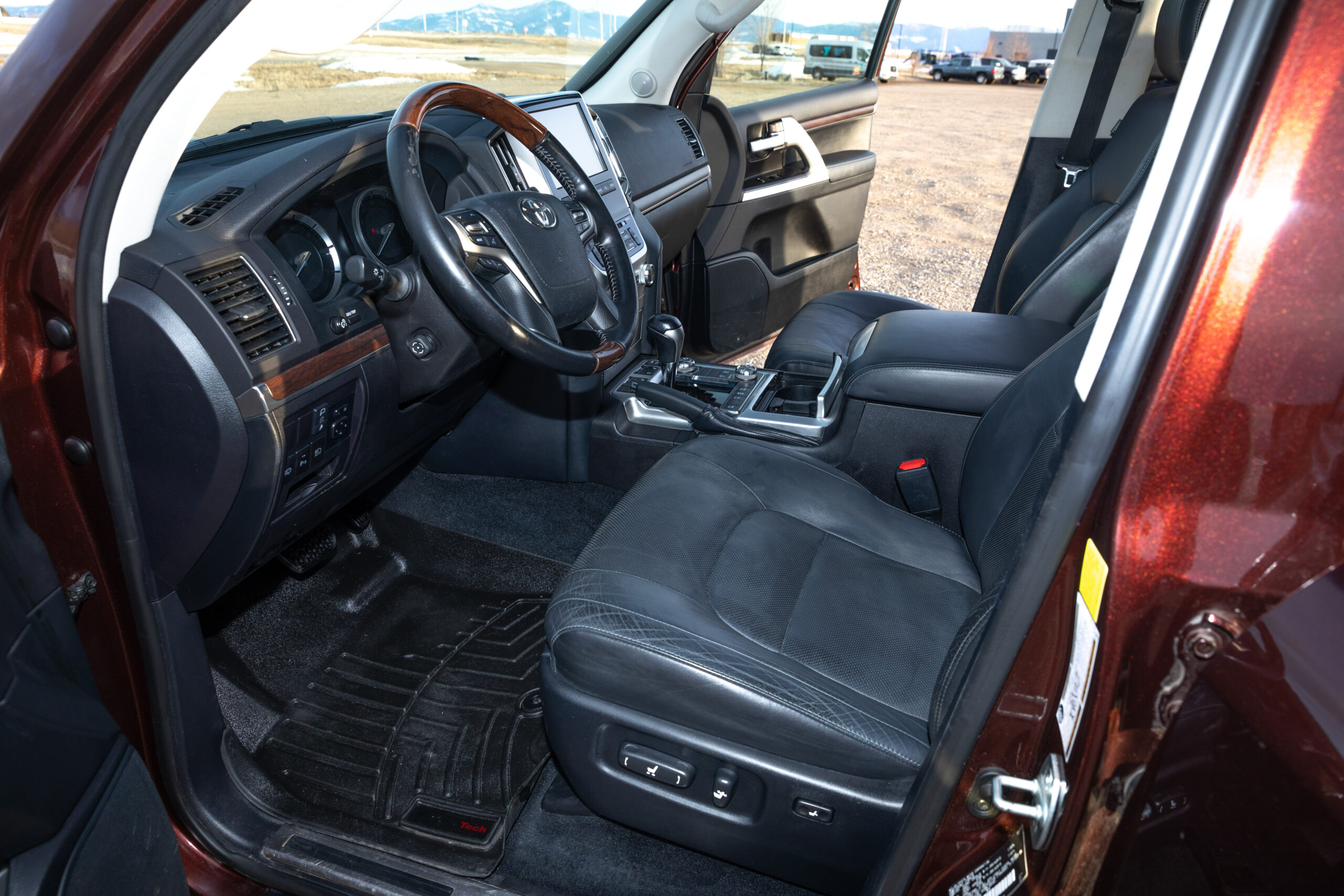 Toyota Land Cruiser 200 interior