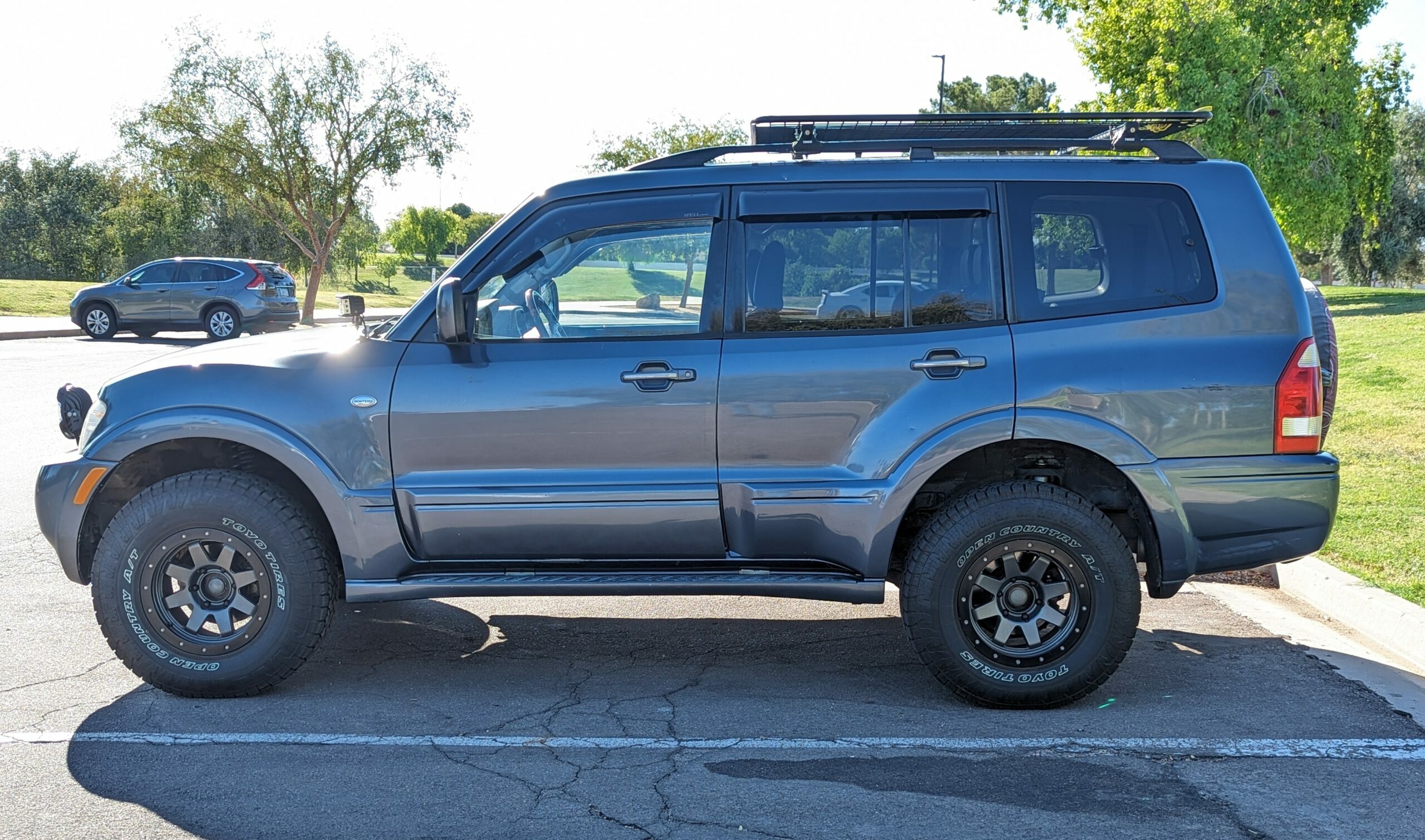 Mitsubishi Montero overland