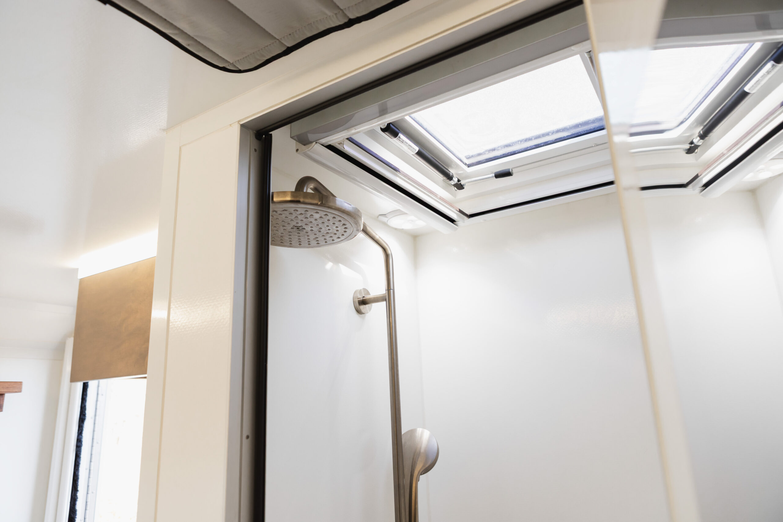 ADV expedition truck