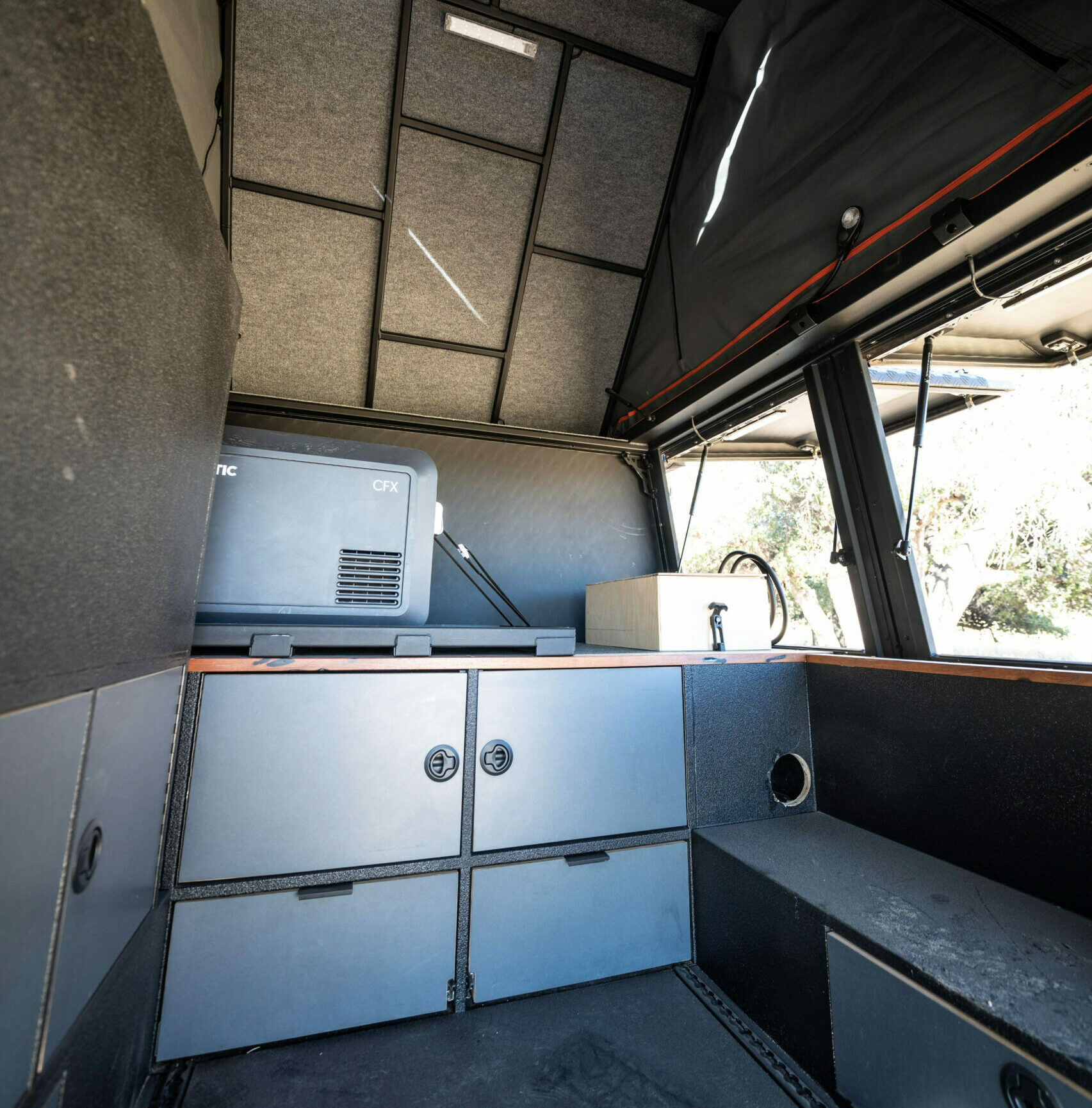 Land Rover Defender 130