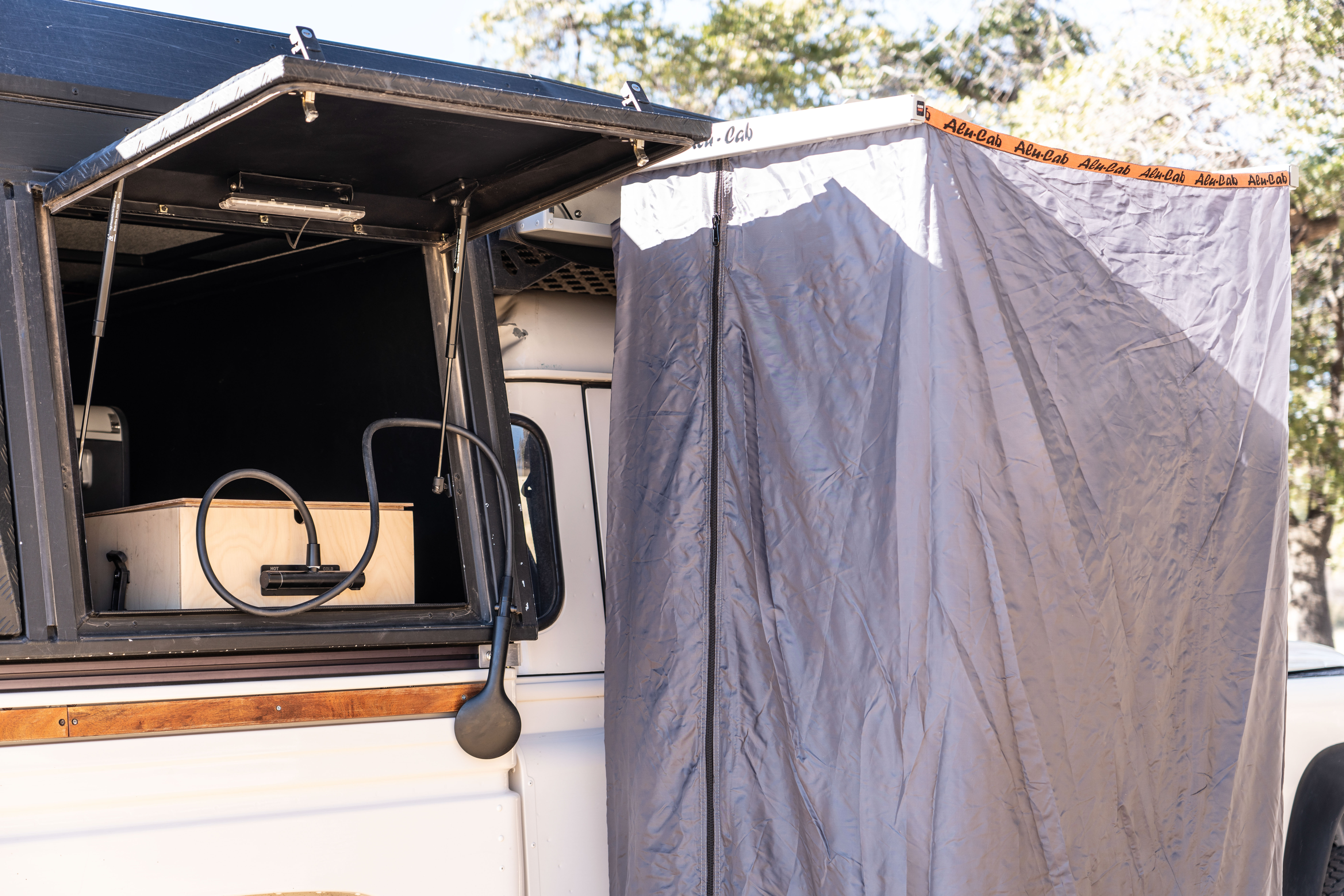 Alu-Cab canopy camper