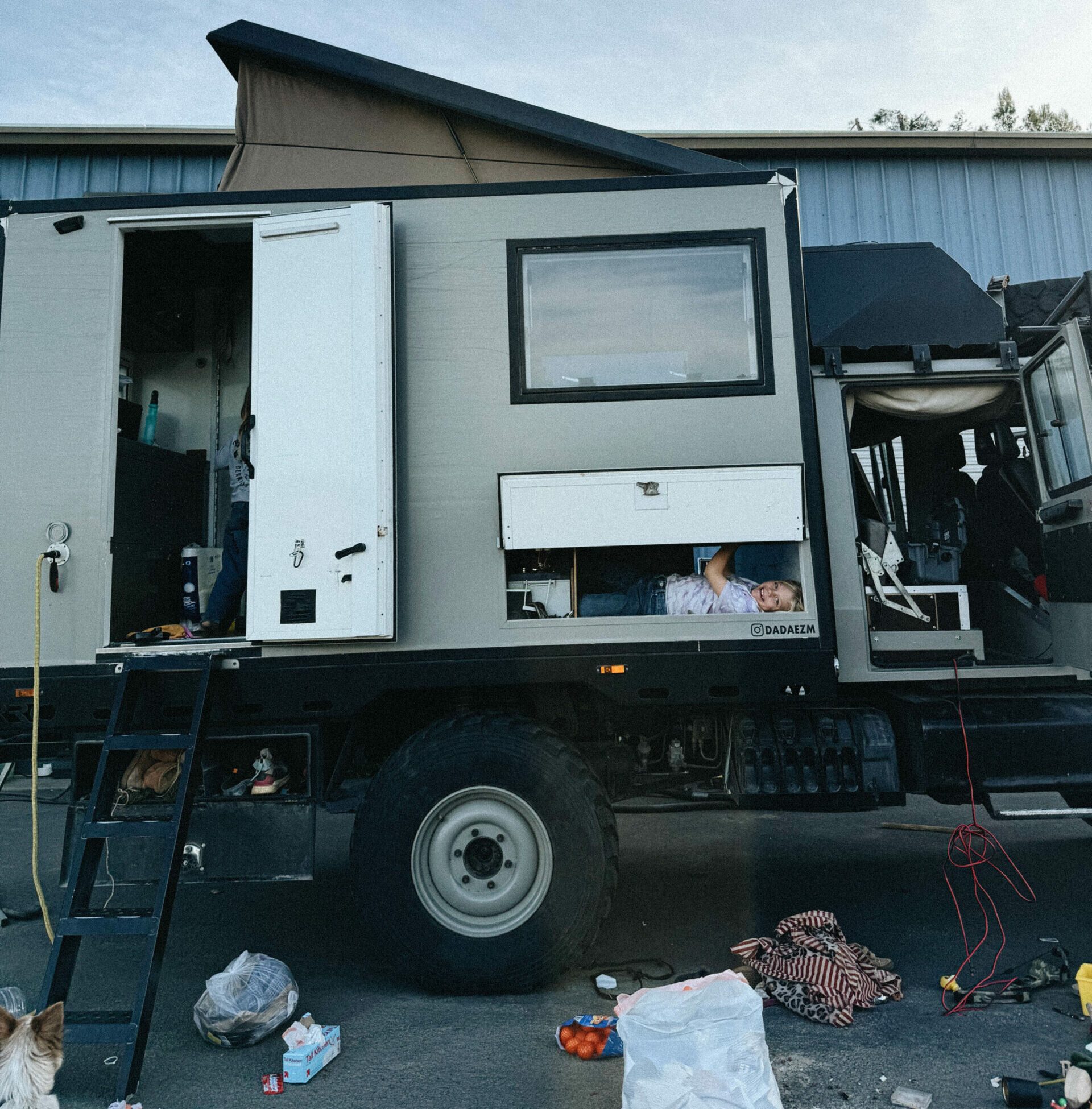 Mercedes expedition truck 