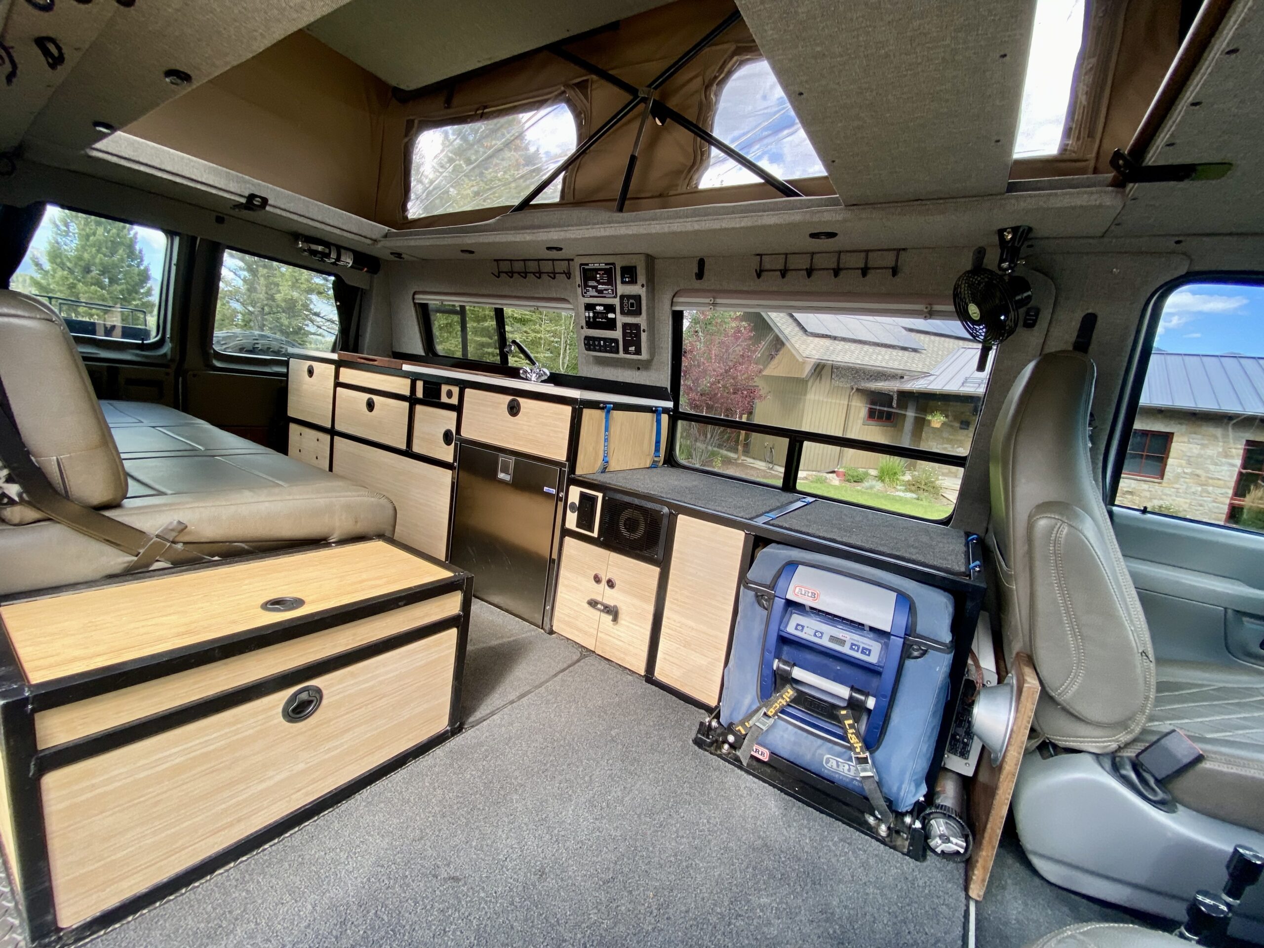 포드 E-350 스포츠카 