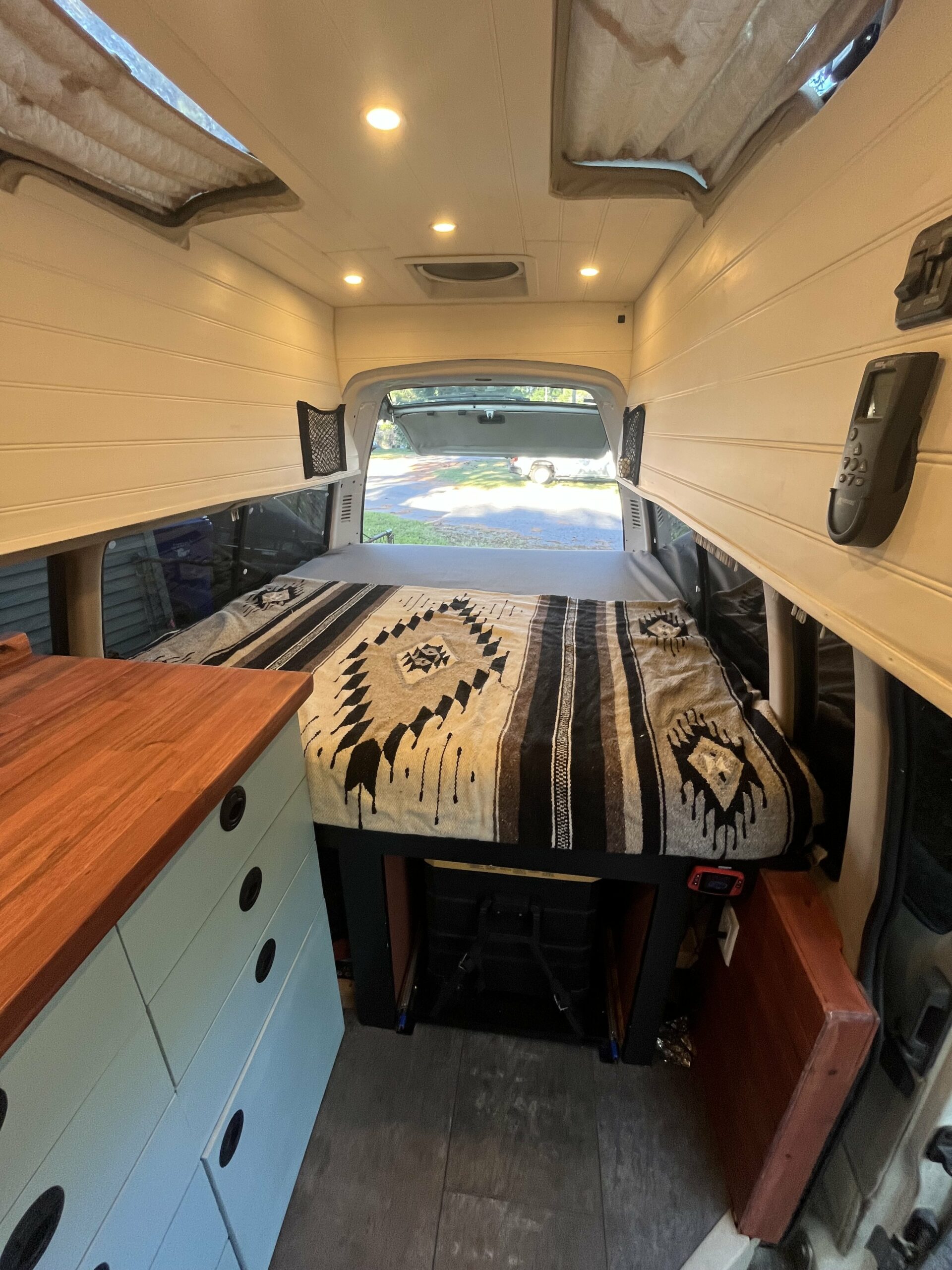 Hiace overland camper 