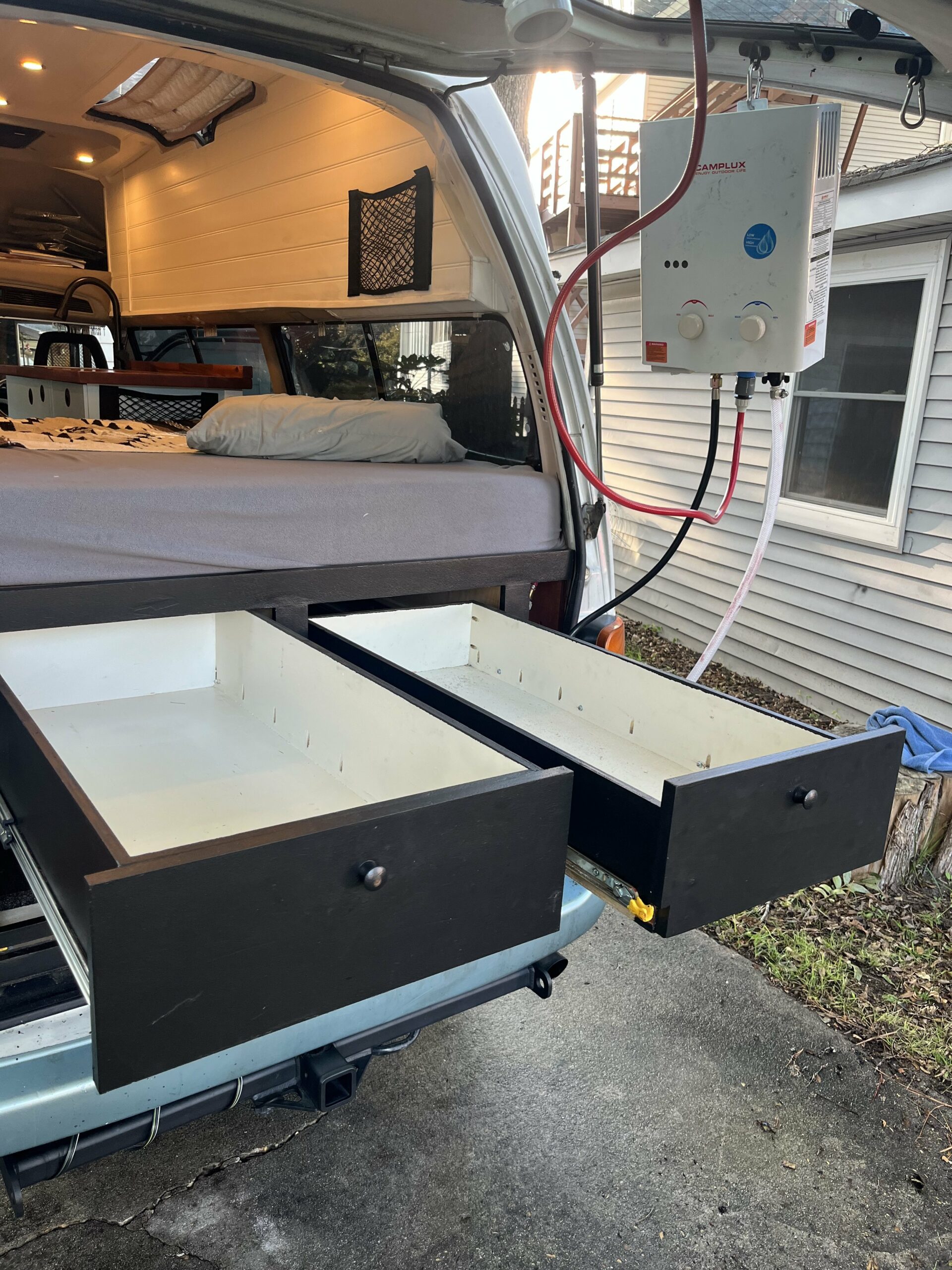 Toyota Hiace overland camper 