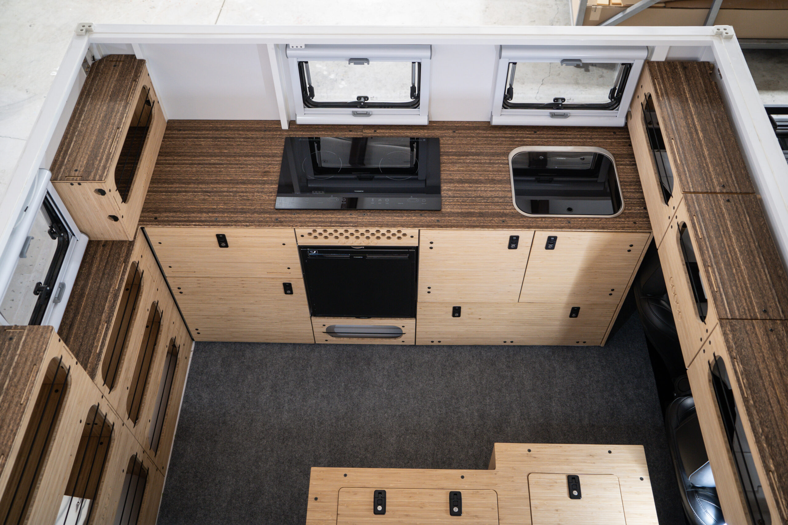 지프 복합 캠핑카 