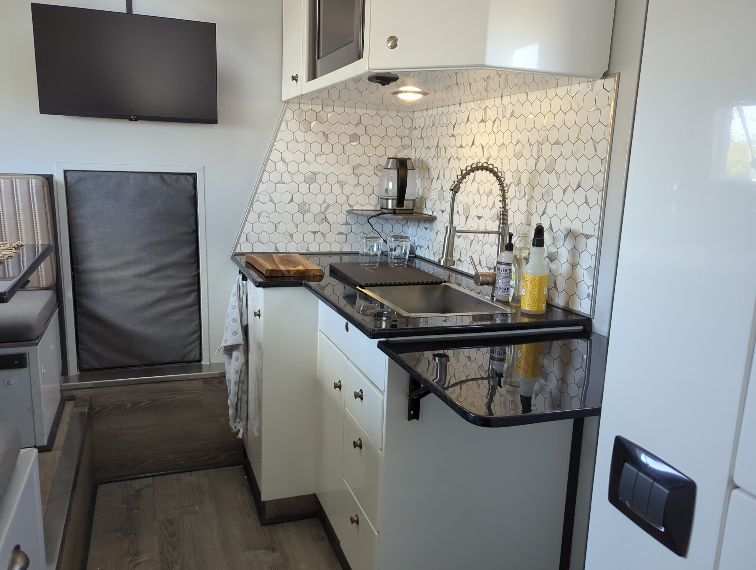 Global Expedition Vehicles 