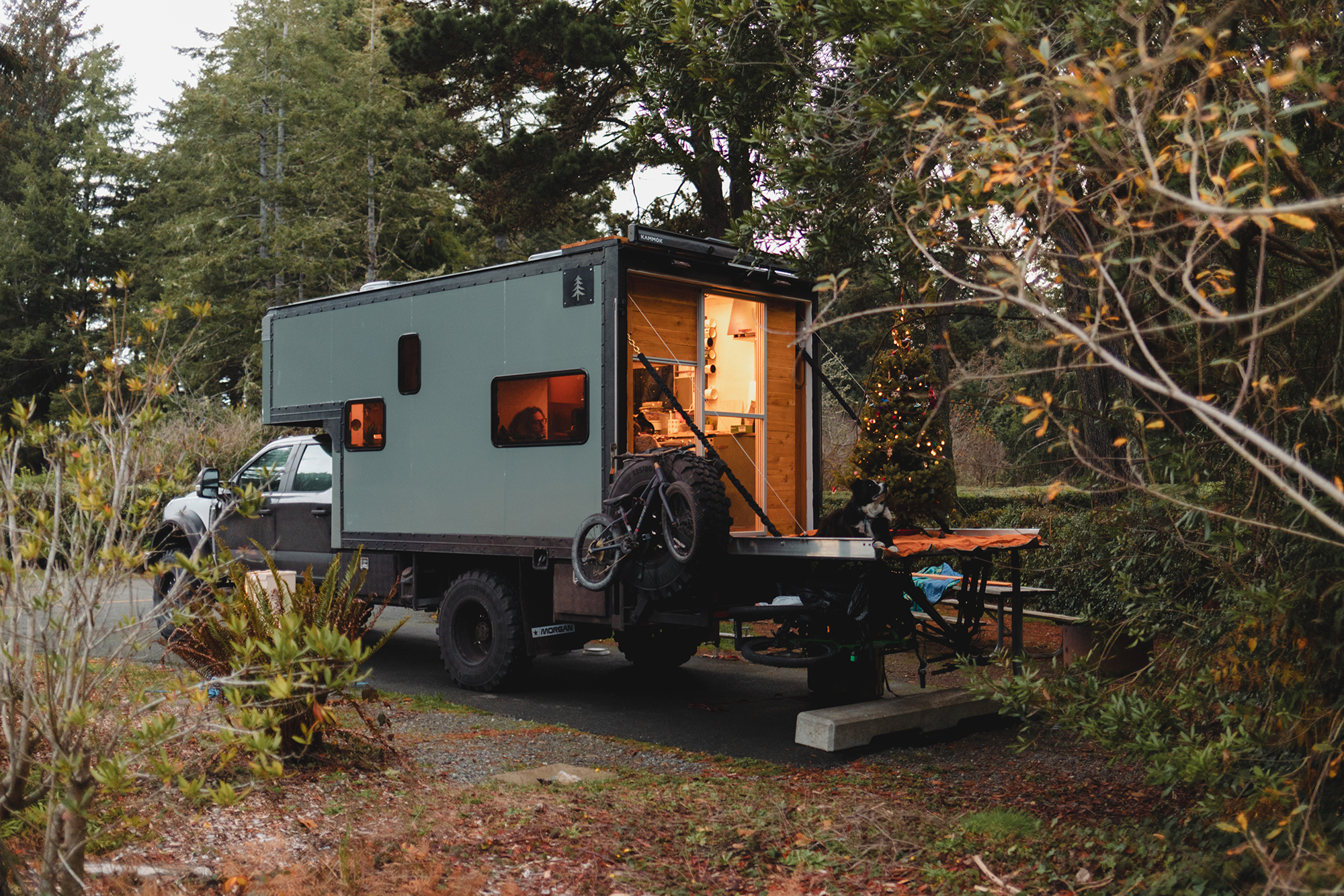 Ford F-550 overland camper 