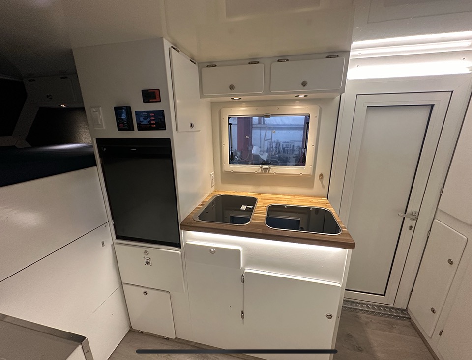 Expedition truck for sale 