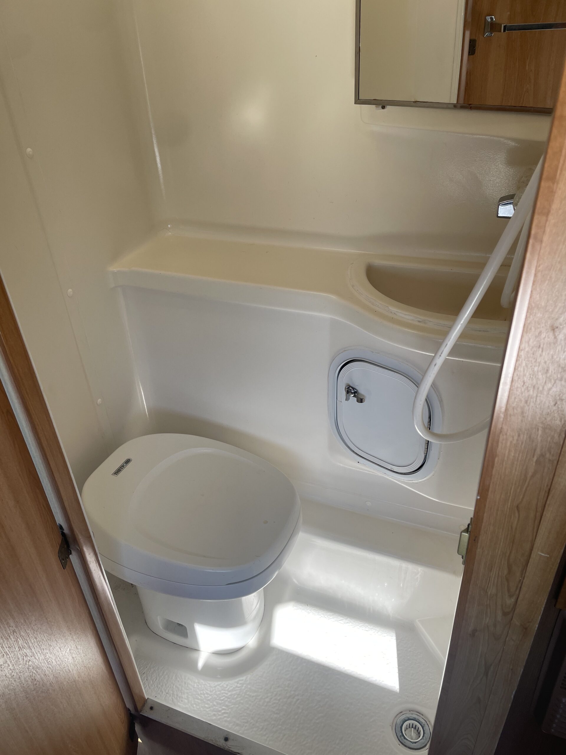 Ford overland camper 