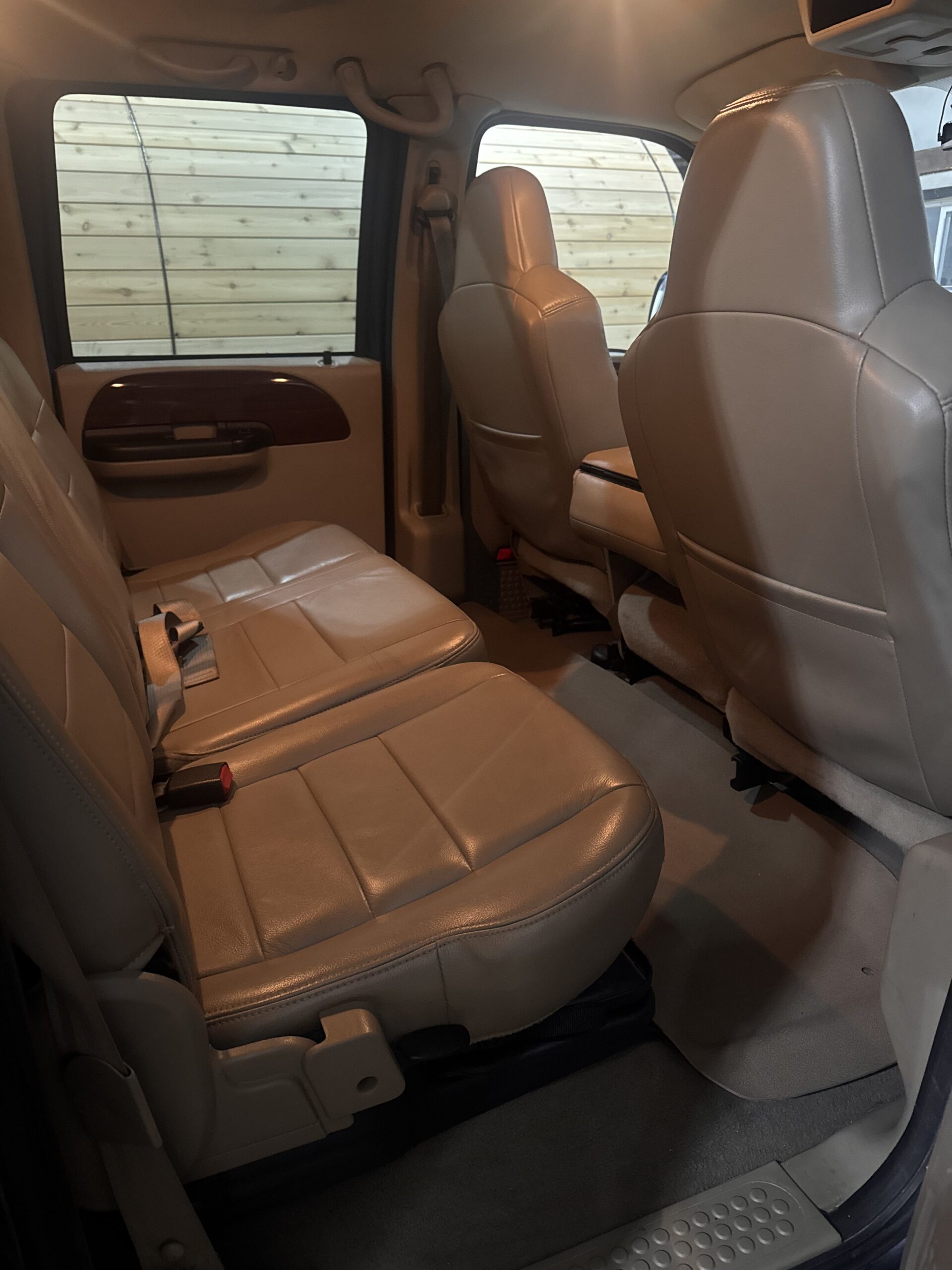 F-350 Lariat interior 