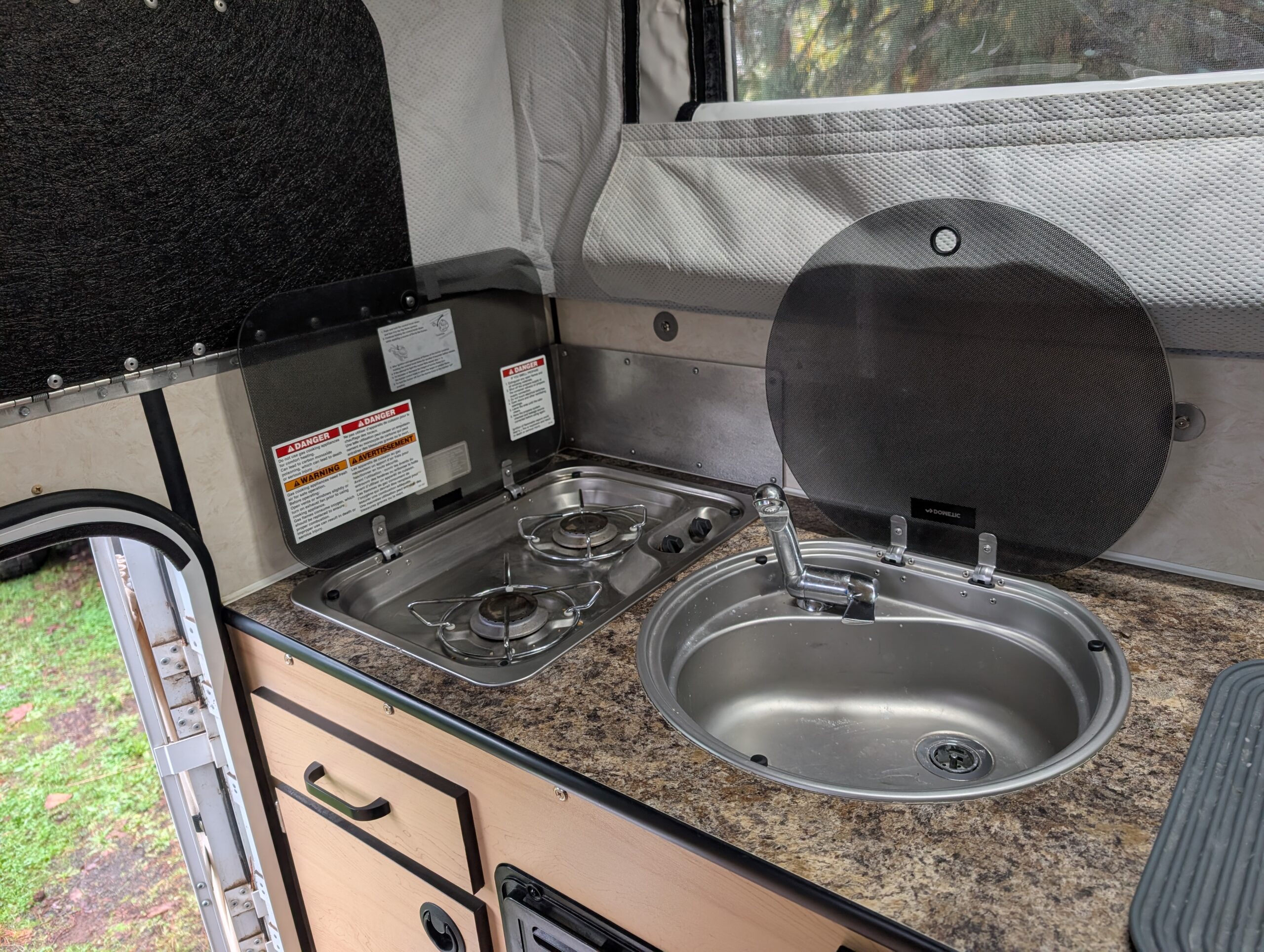 Four Wheel Campers Hawk 