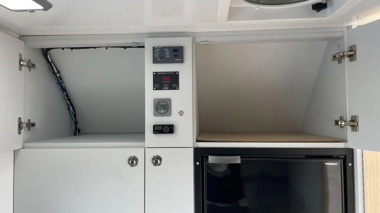 Fuso expedition truck 