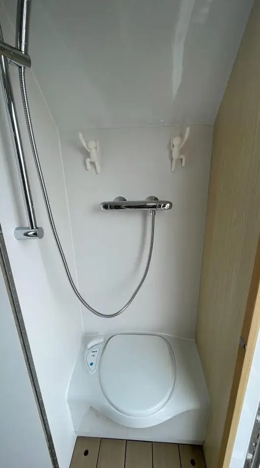 Fuso expedition truck 