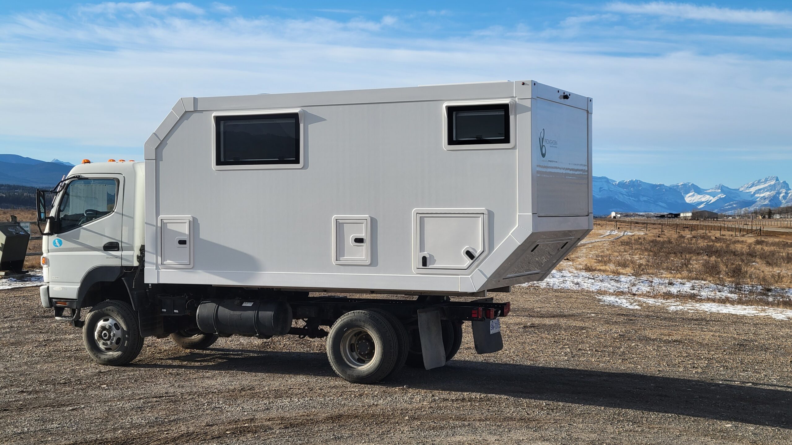 Fuso expedition truck 