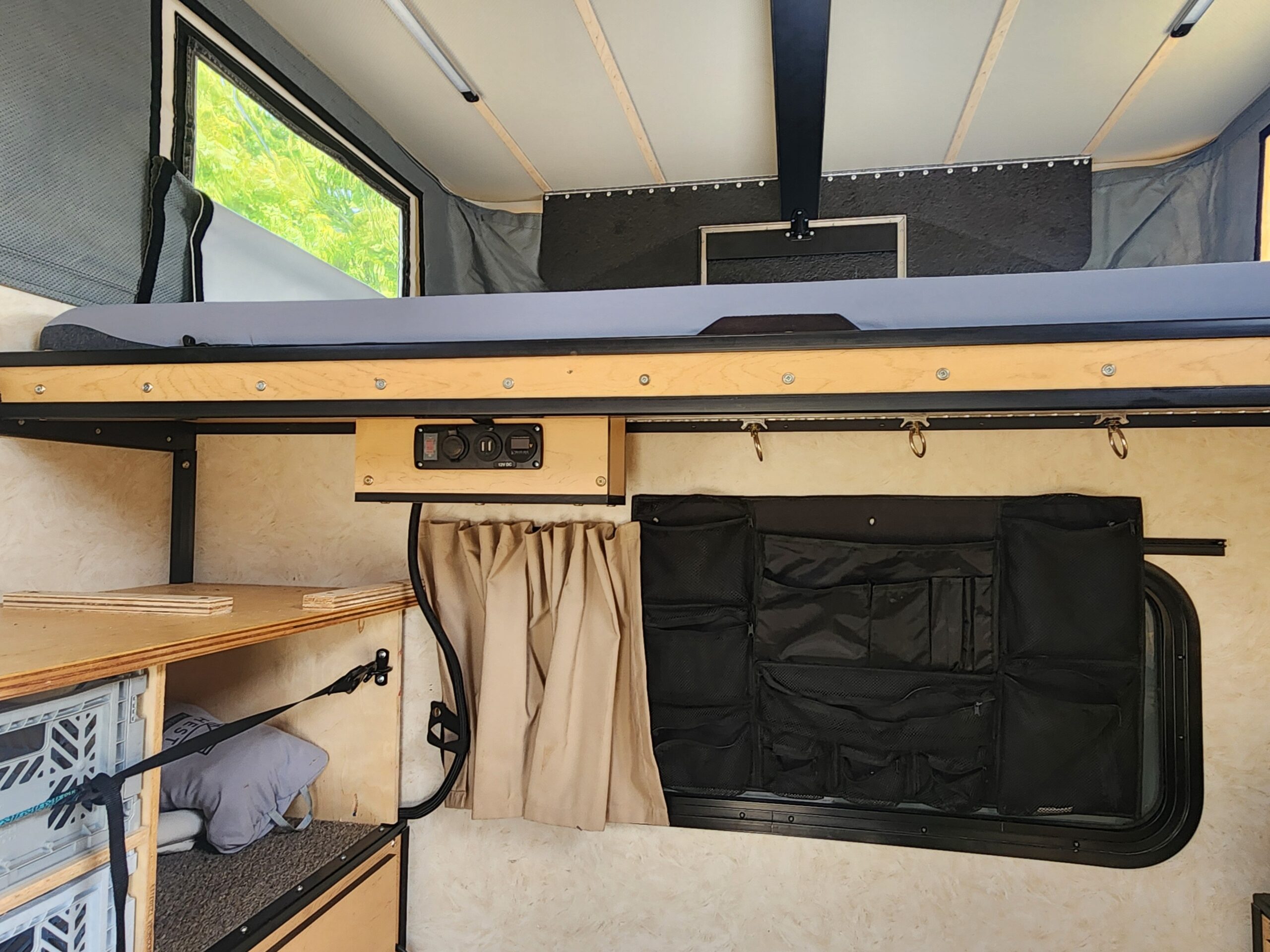 Four Wheel Campers Hawk Shell