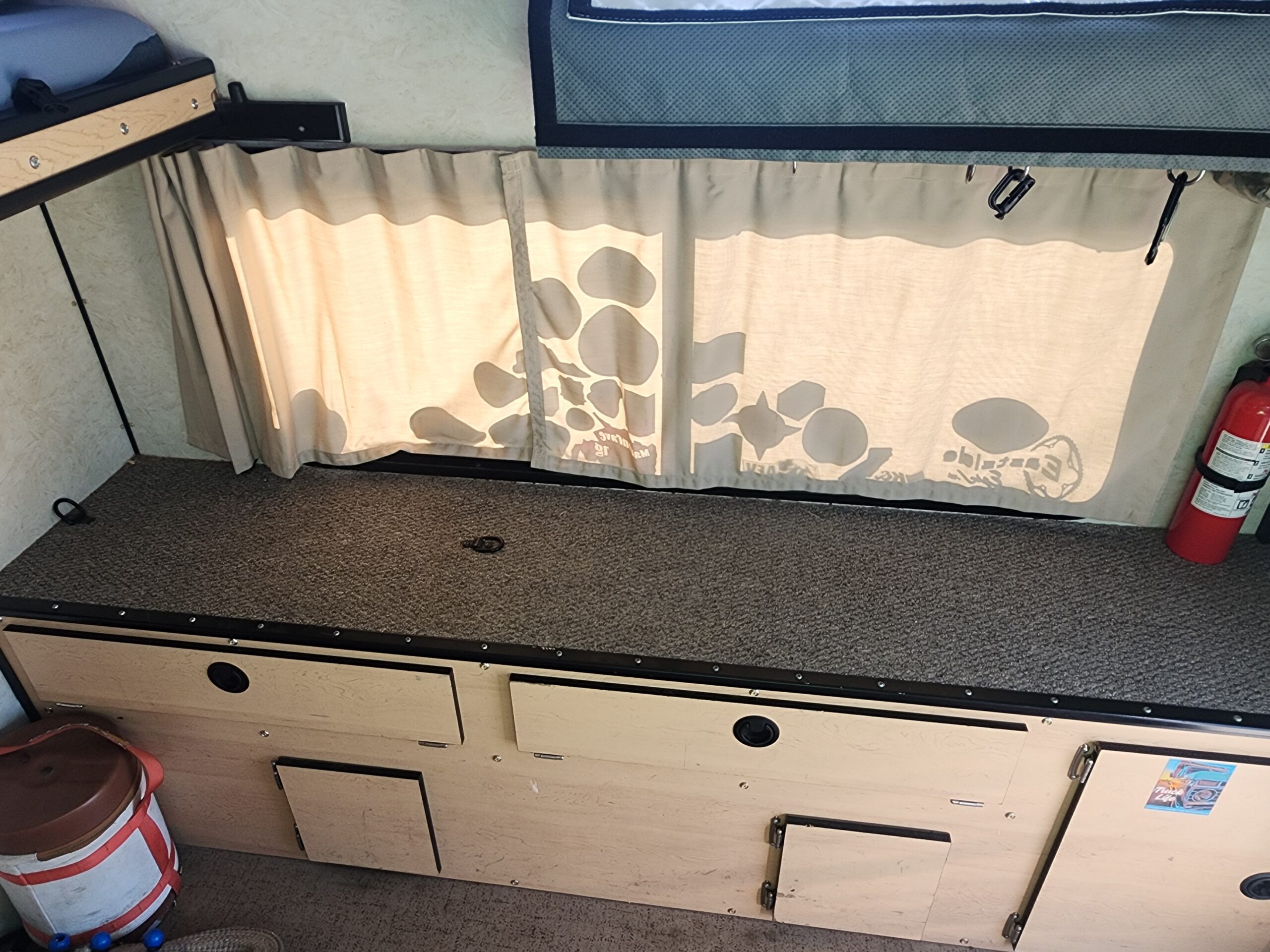 Four Wheel Campers Hawk Shell