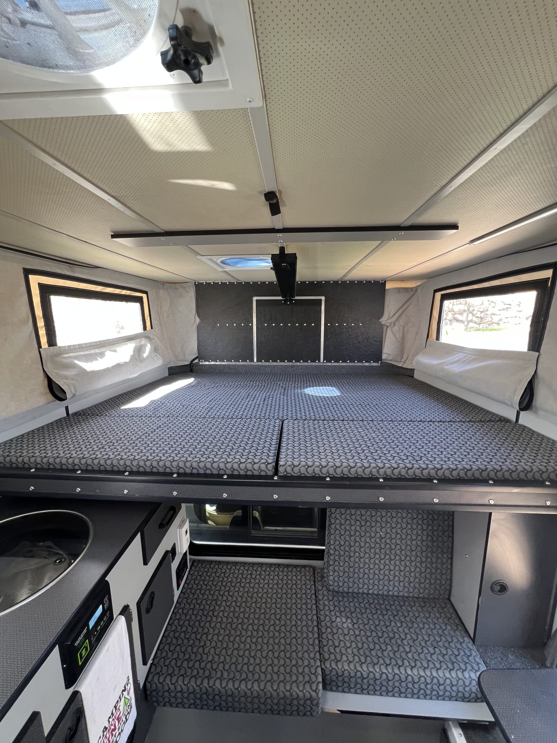 Four Wheel Campers Hawk