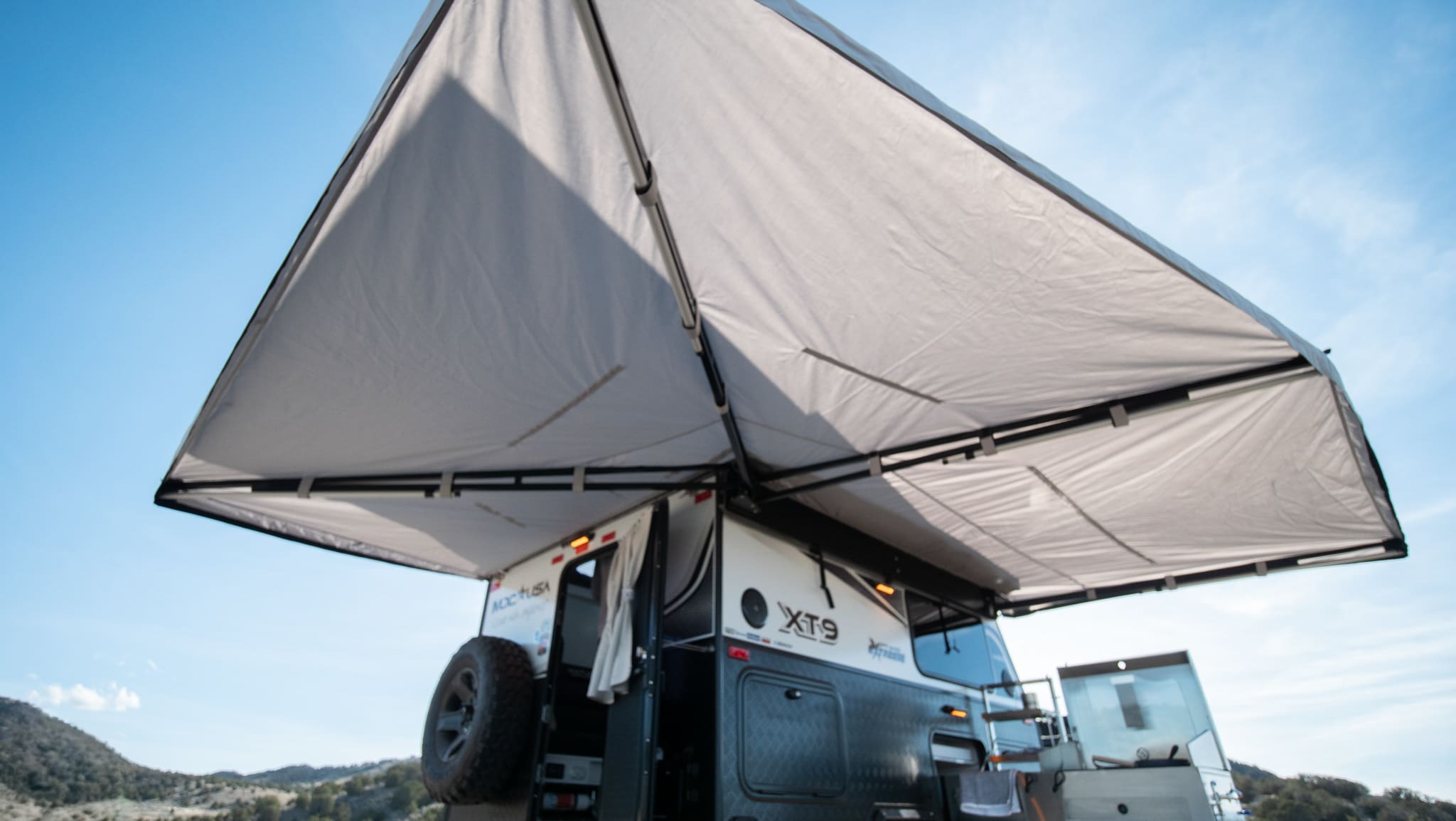 トレーラー　 XT19HRT Off-Grid Extreme Travel Trailers