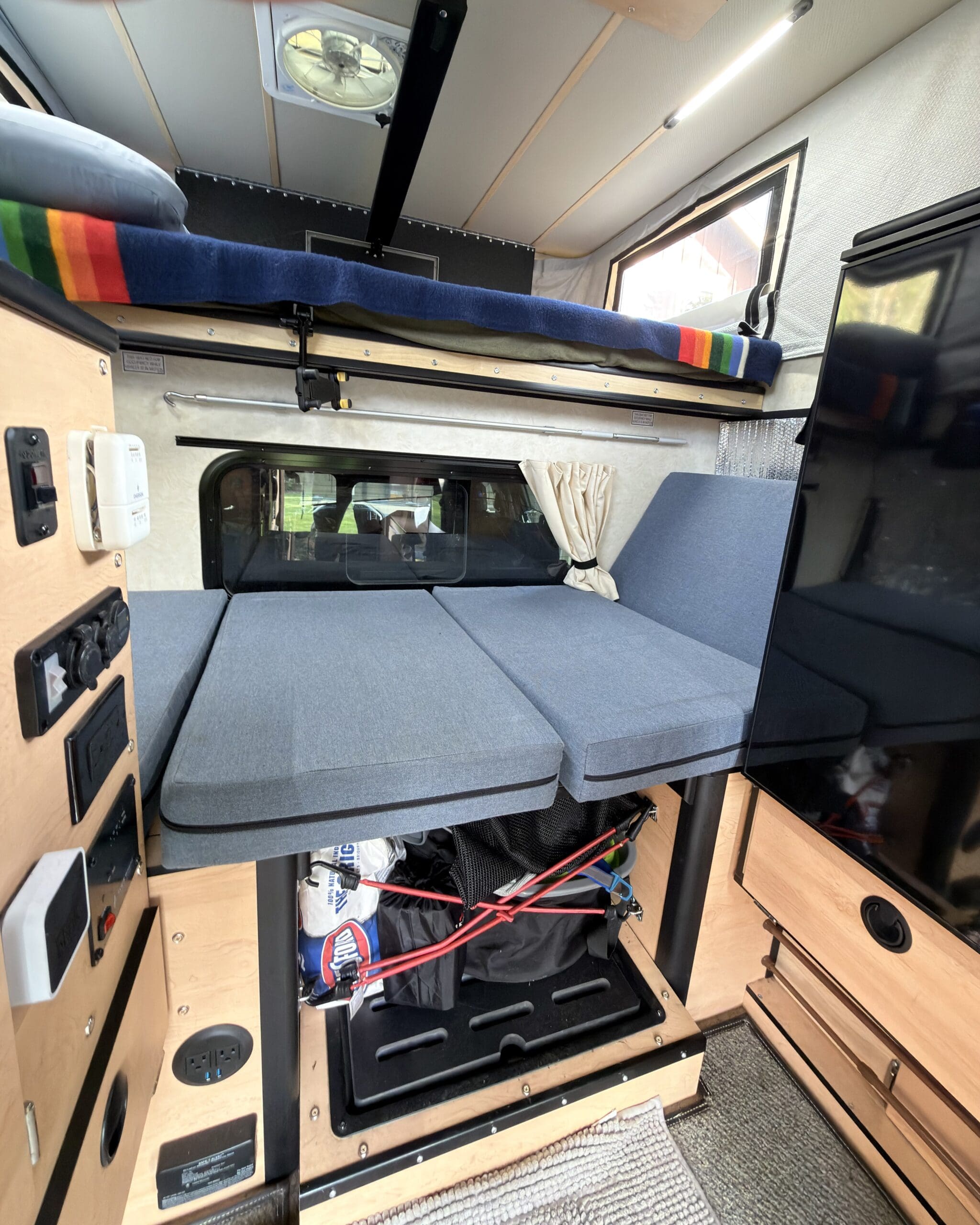 Four Wheel Campers Hawk